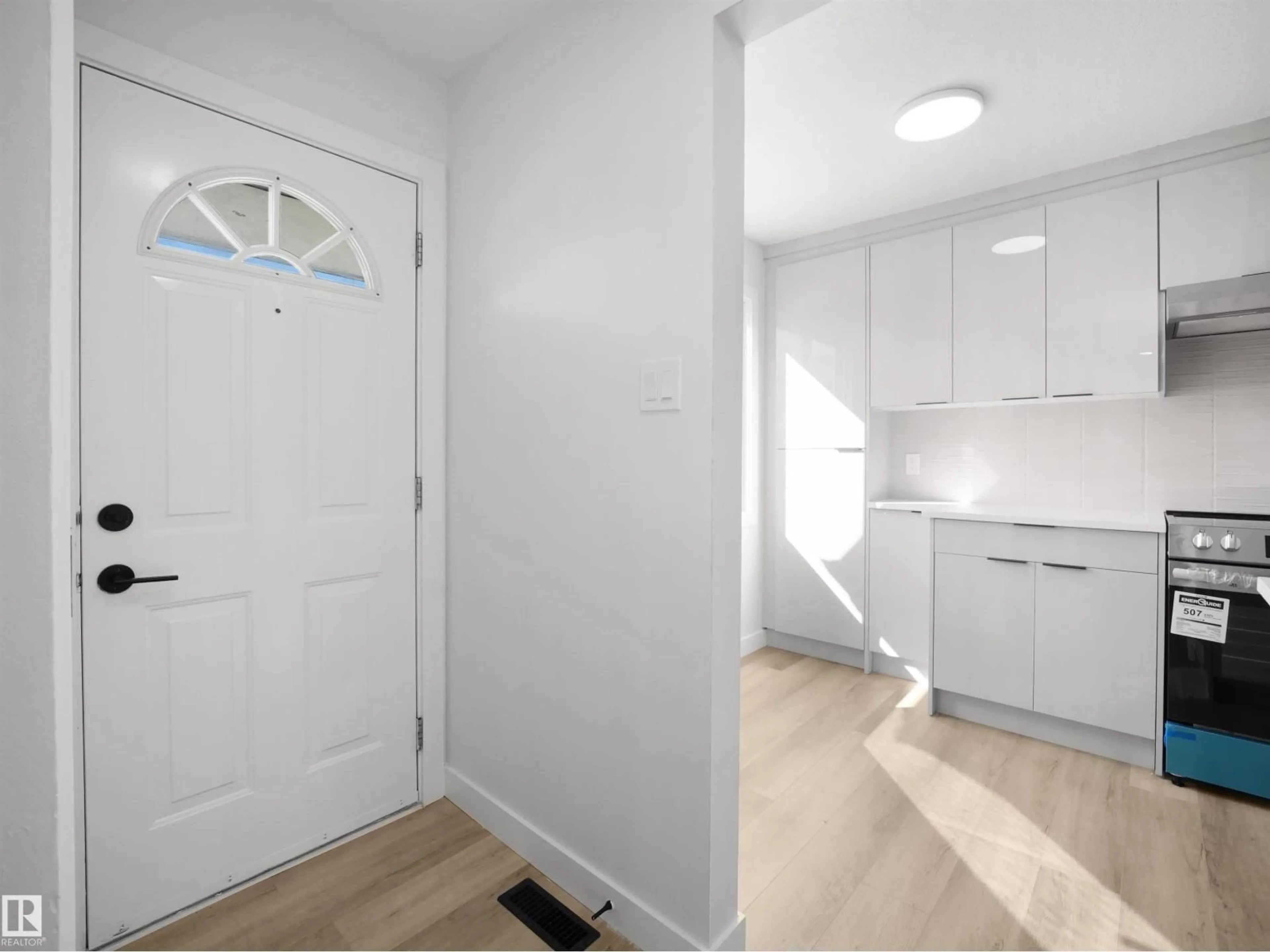 Indoor entryway for NW - 12C TWIN TC, Edmonton Alberta T6K1V4