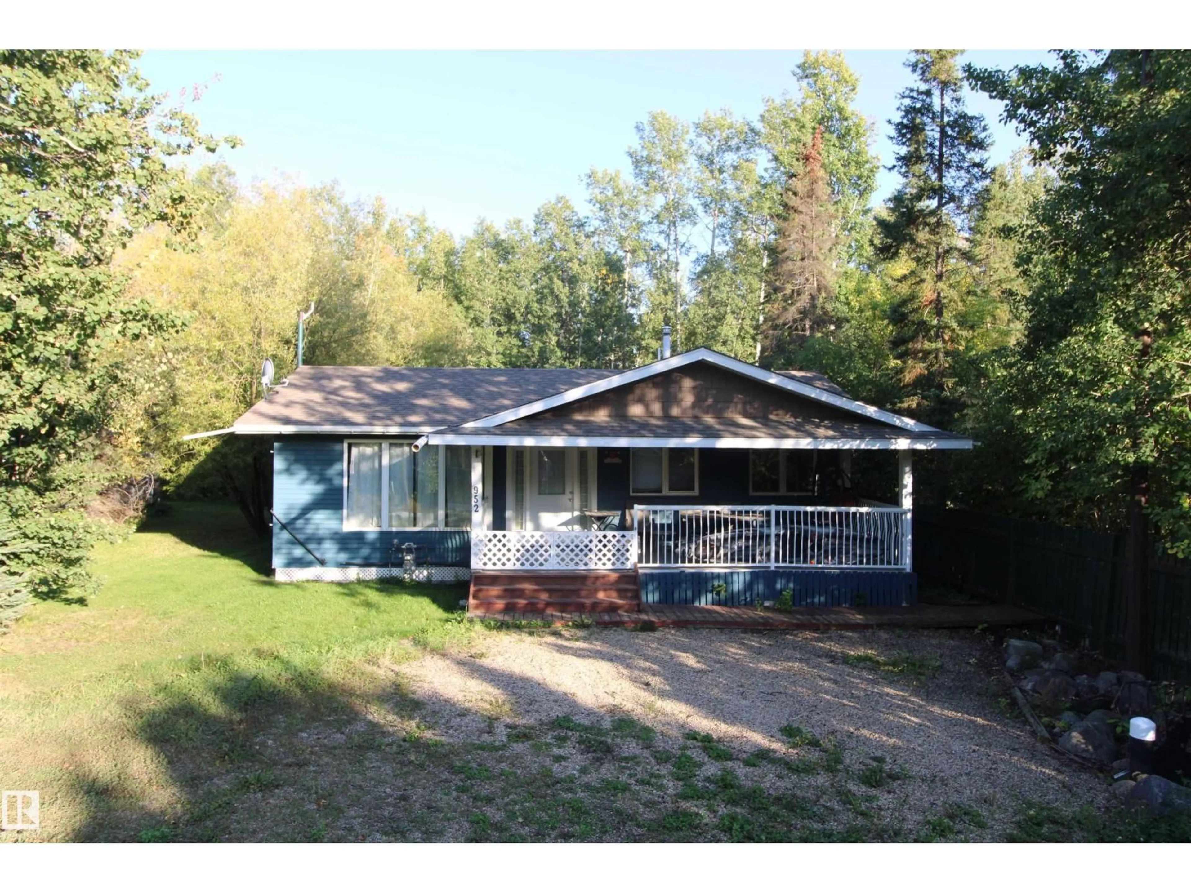 Home with vinyl exterior material, unknown for 952 9 ST, Rural Lac Ste. Anne County Alberta T0E1A0