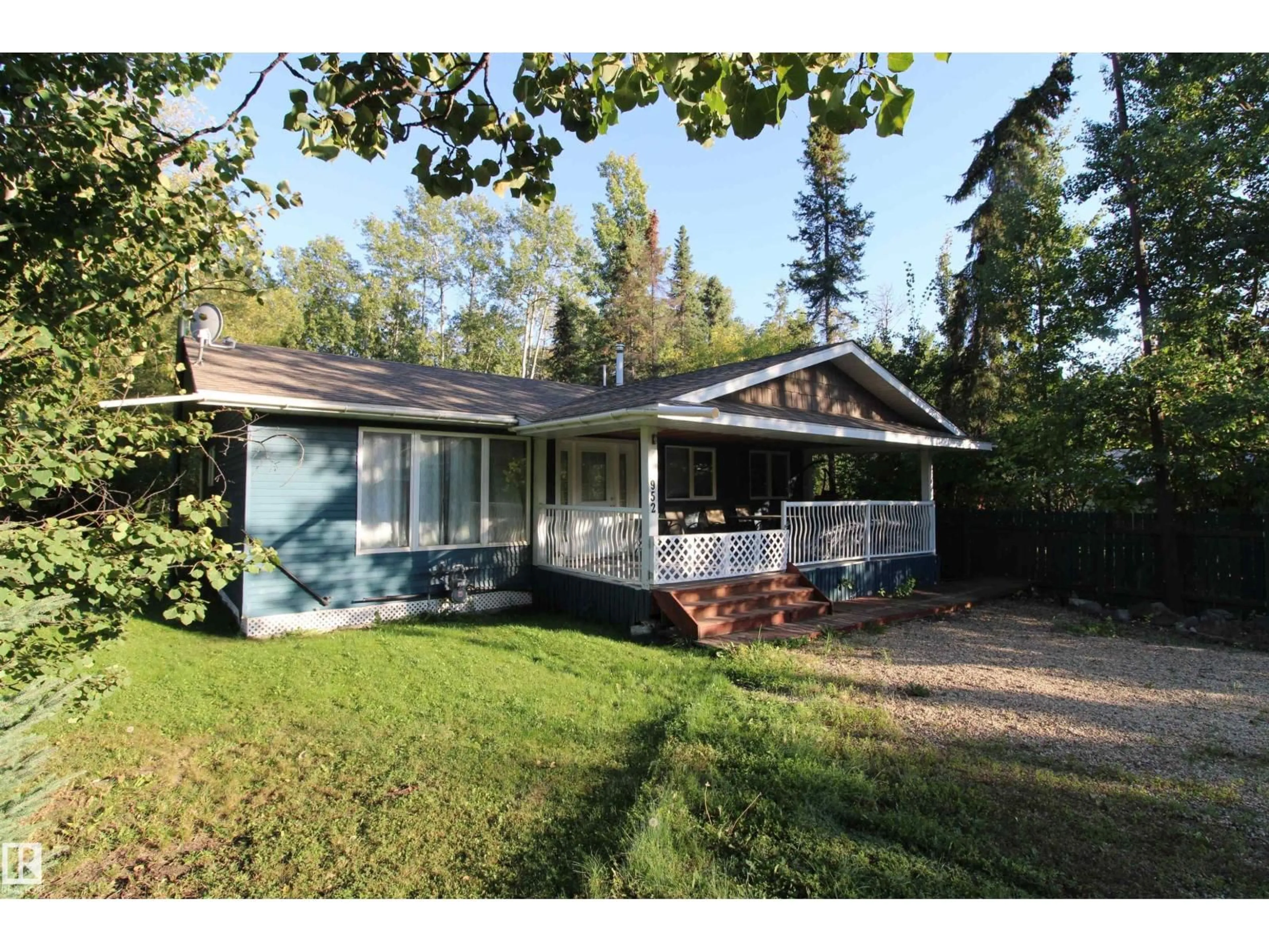 Home with vinyl exterior material, unknown for 952 9 ST, Rural Lac Ste. Anne County Alberta T0E1A0