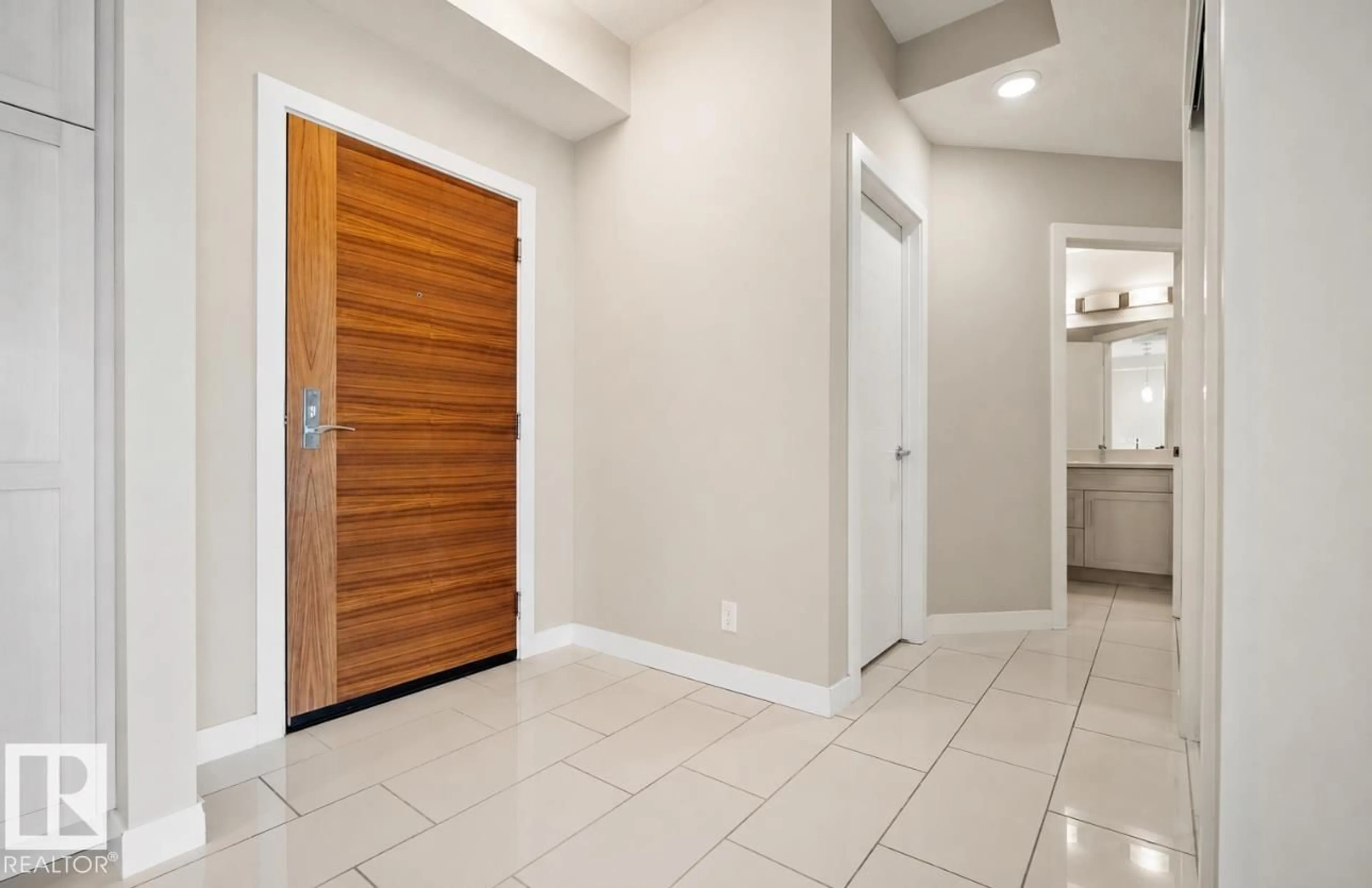 Indoor entryway for 625 - 310 LEGER WY, Edmonton Alberta T6R0W4