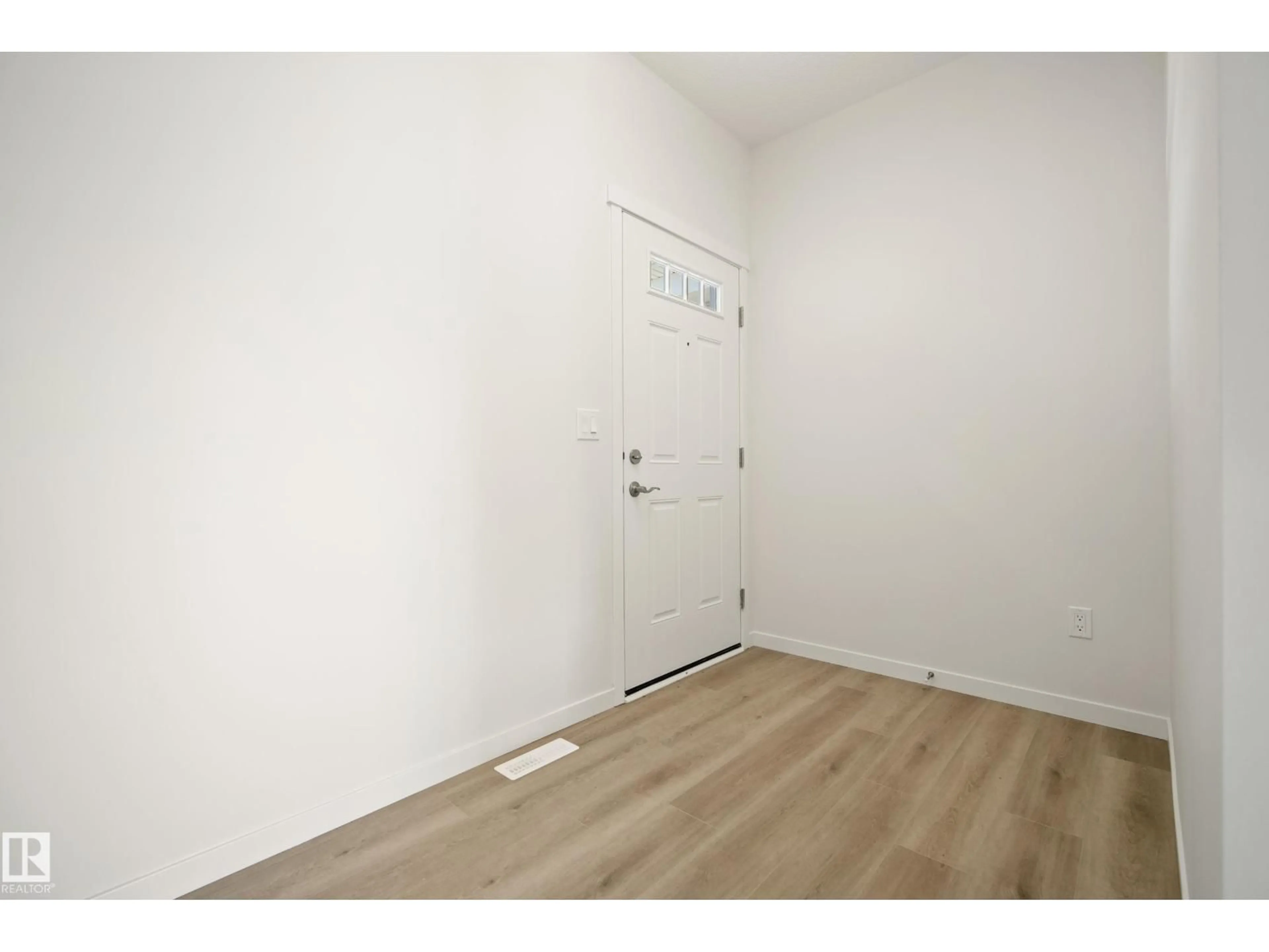 Unknown for 20739 24 AV, Edmonton Alberta T6M2J7