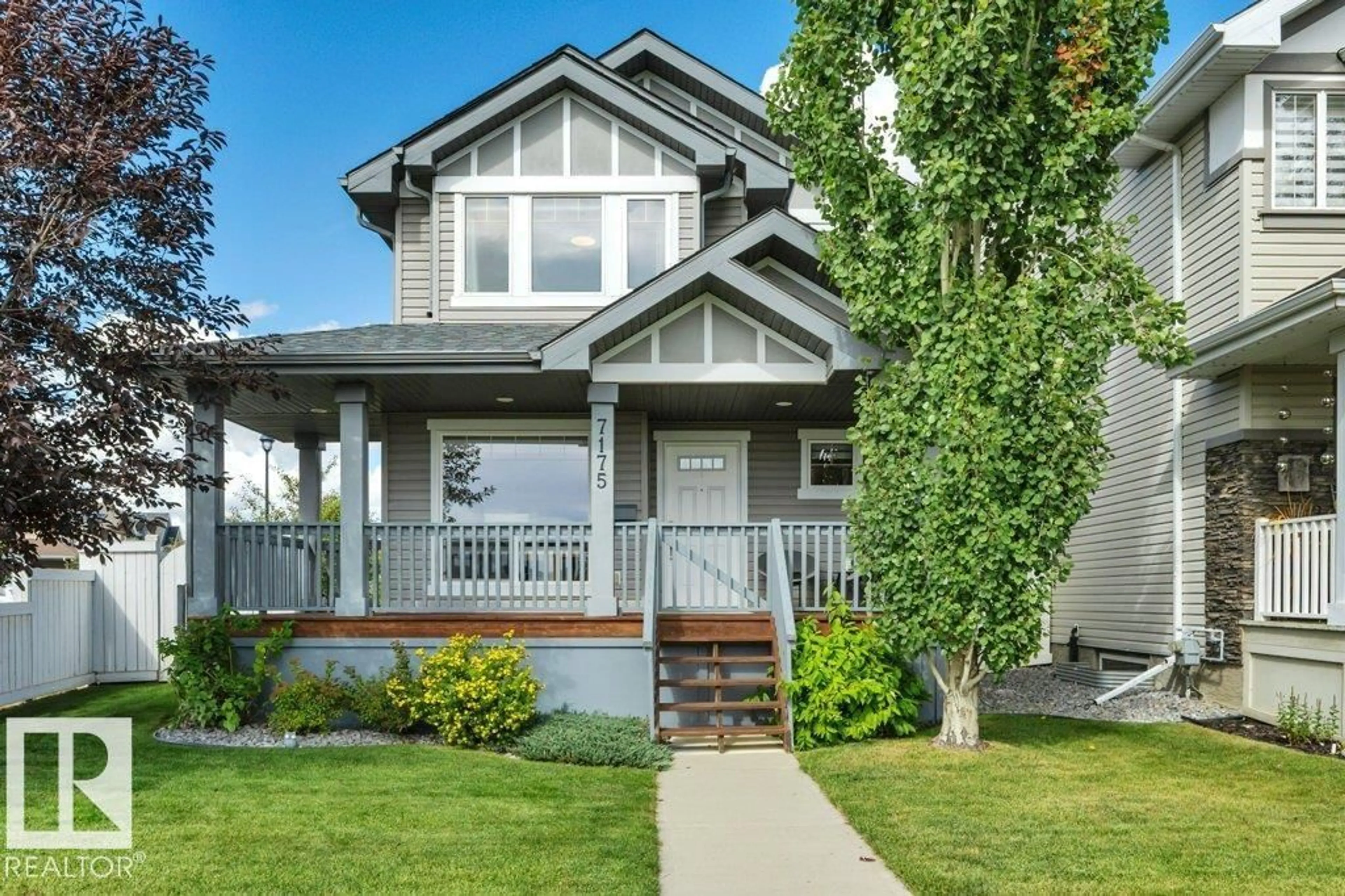 Home with vinyl exterior material, street for 7175 SOUTH TERWILLEGAR DR, Edmonton Alberta T6R0P3