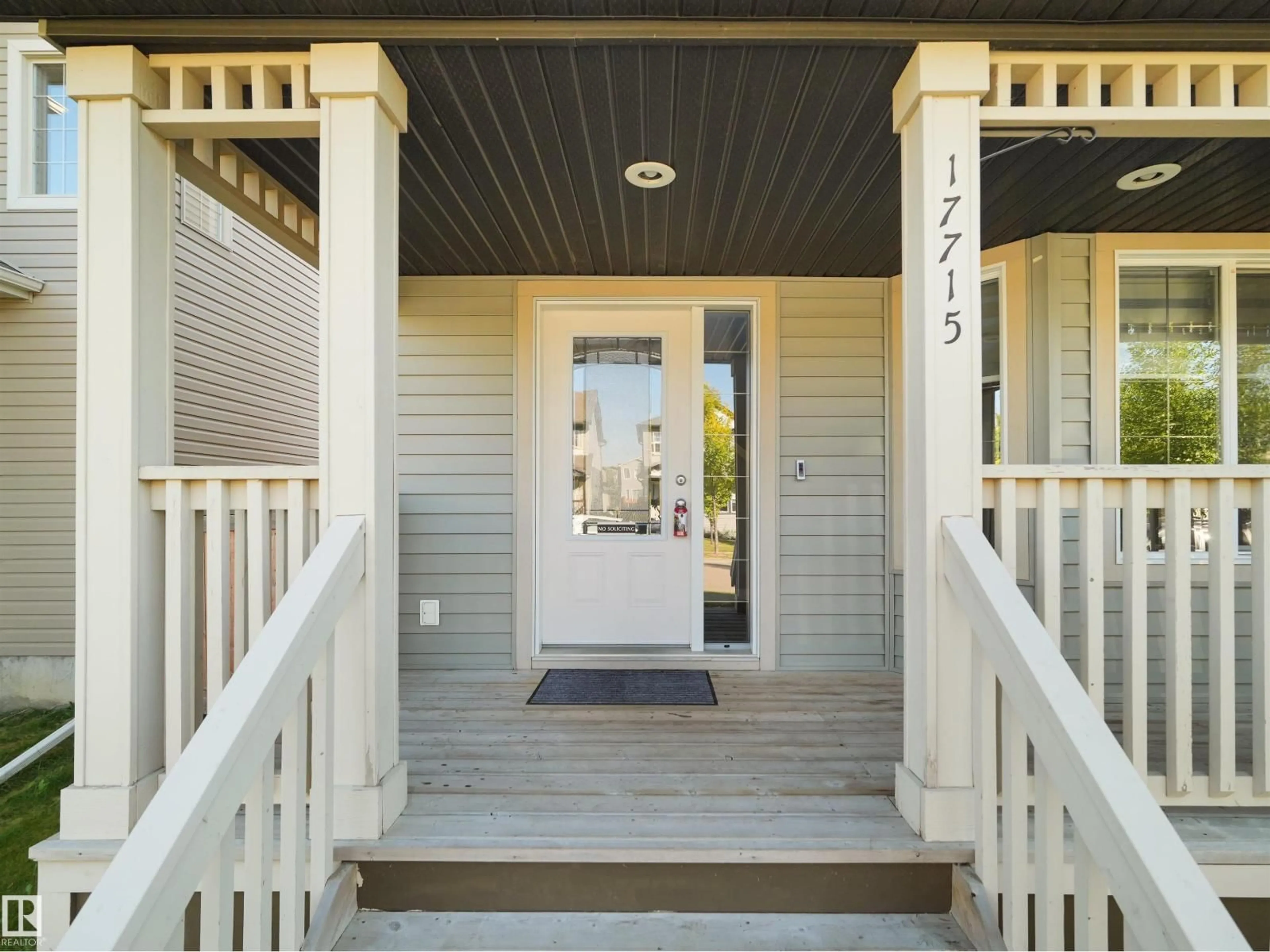 Indoor entryway for 17715 6 AV, Edmonton Alberta T6W2G6