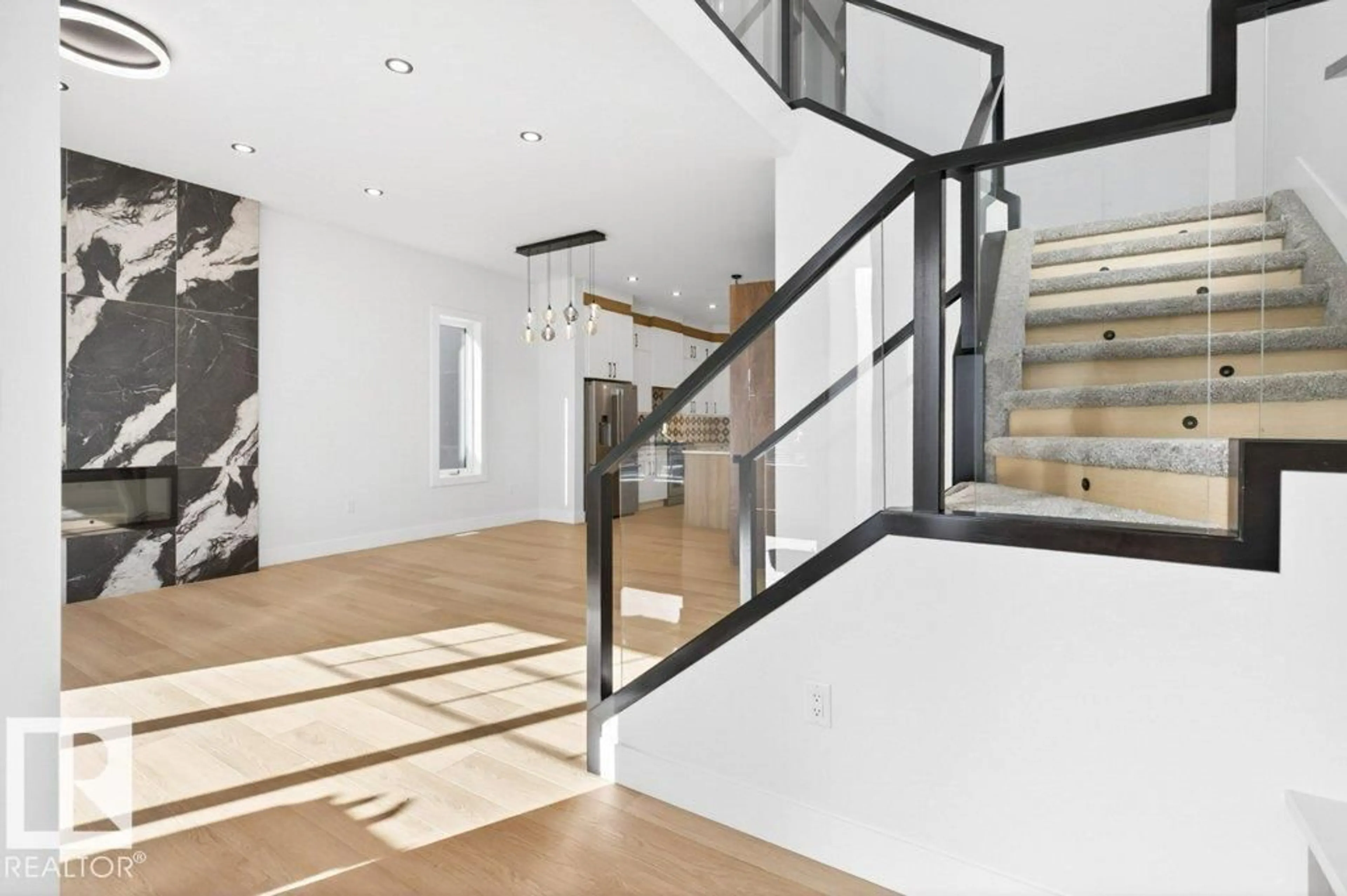 Indoor foyer for 8506 148 ST NW, Edmonton Alberta T5R0Z6