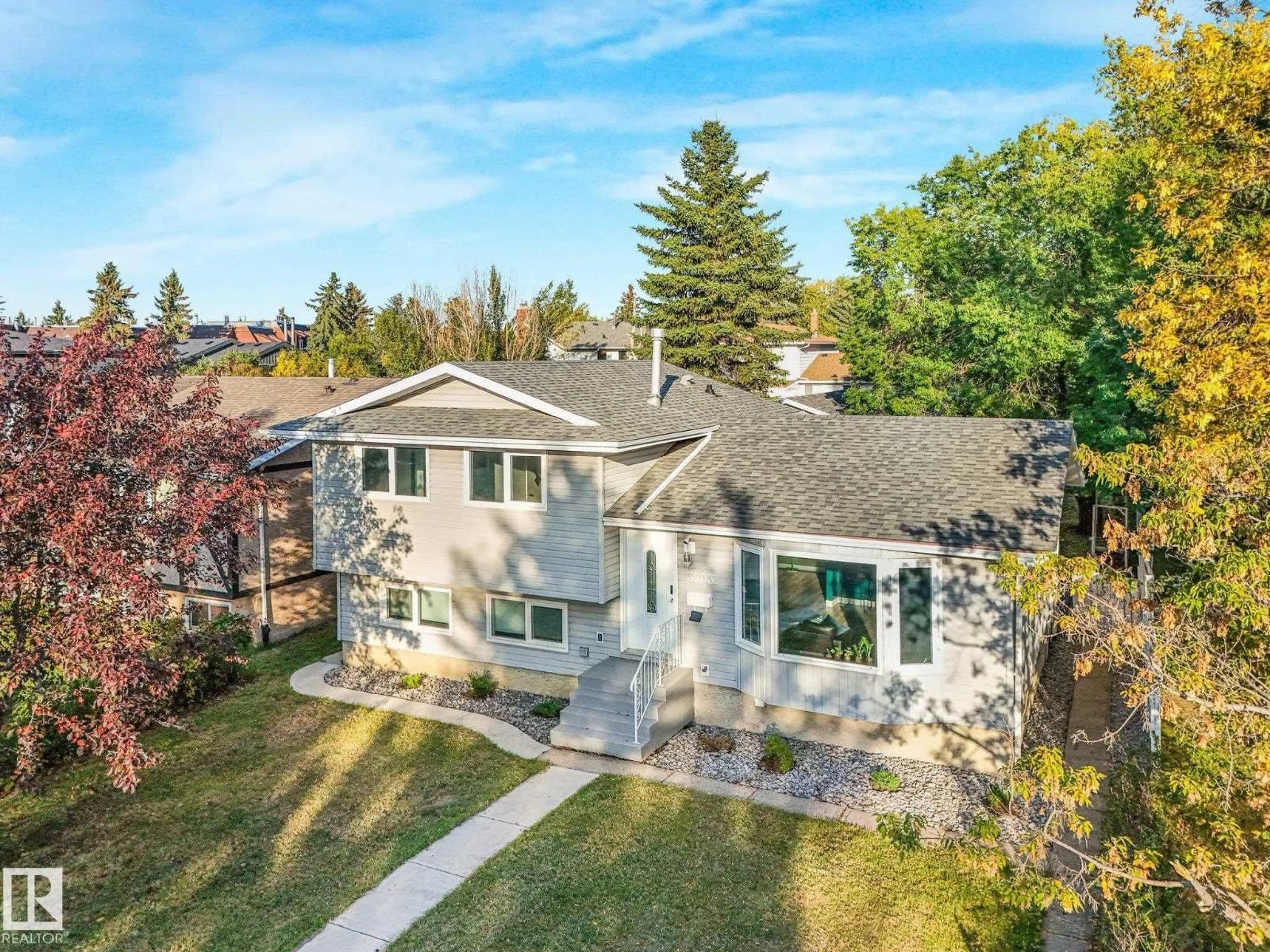 A pic from outside/outdoor area/front of a property/back of a property/a pic from drone, street for 3903 62 ST, Edmonton Alberta T6L1A4