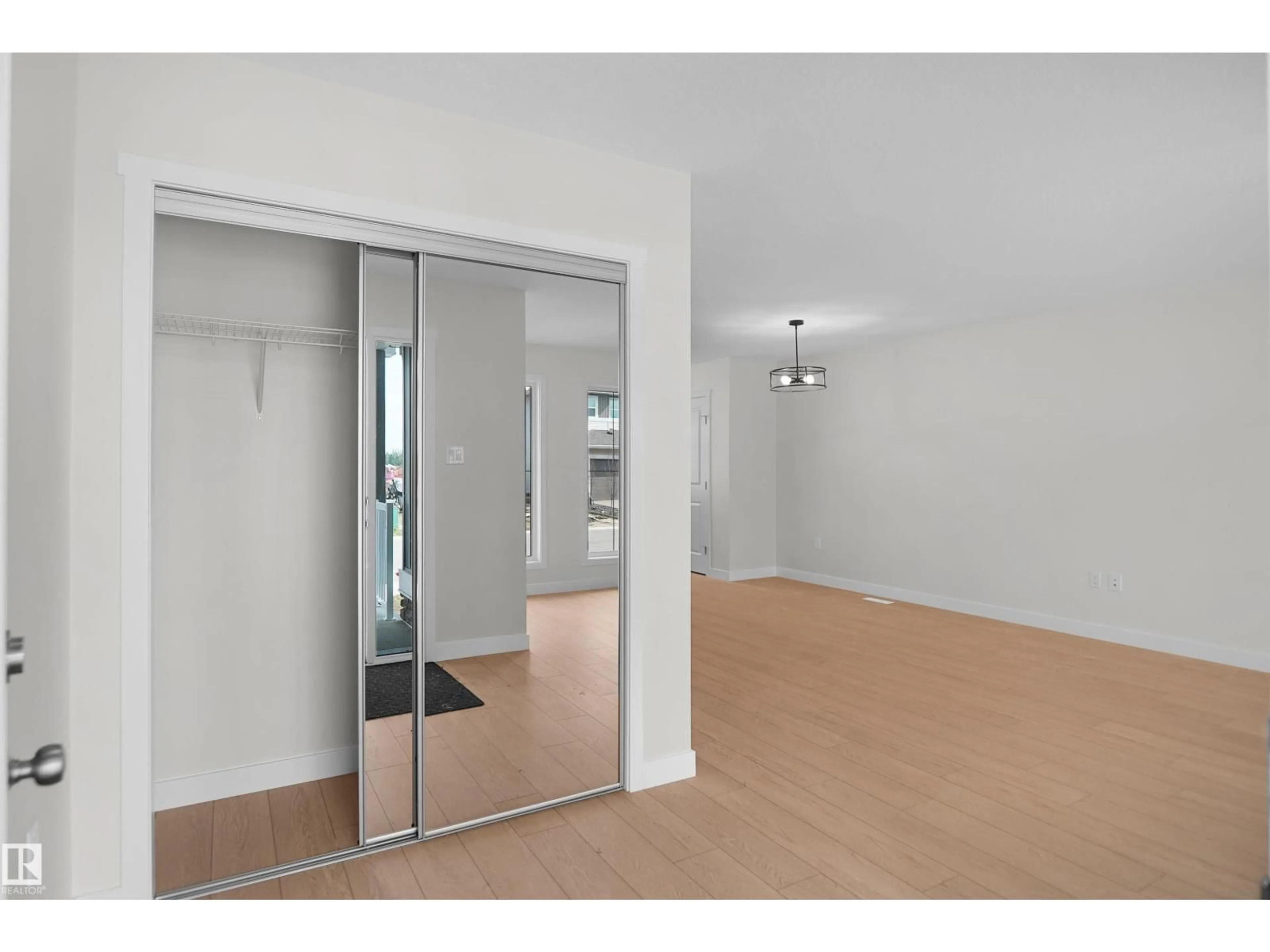Indoor foyer for 9 ELIS LI, Spruce Grove Alberta T7X2Z7