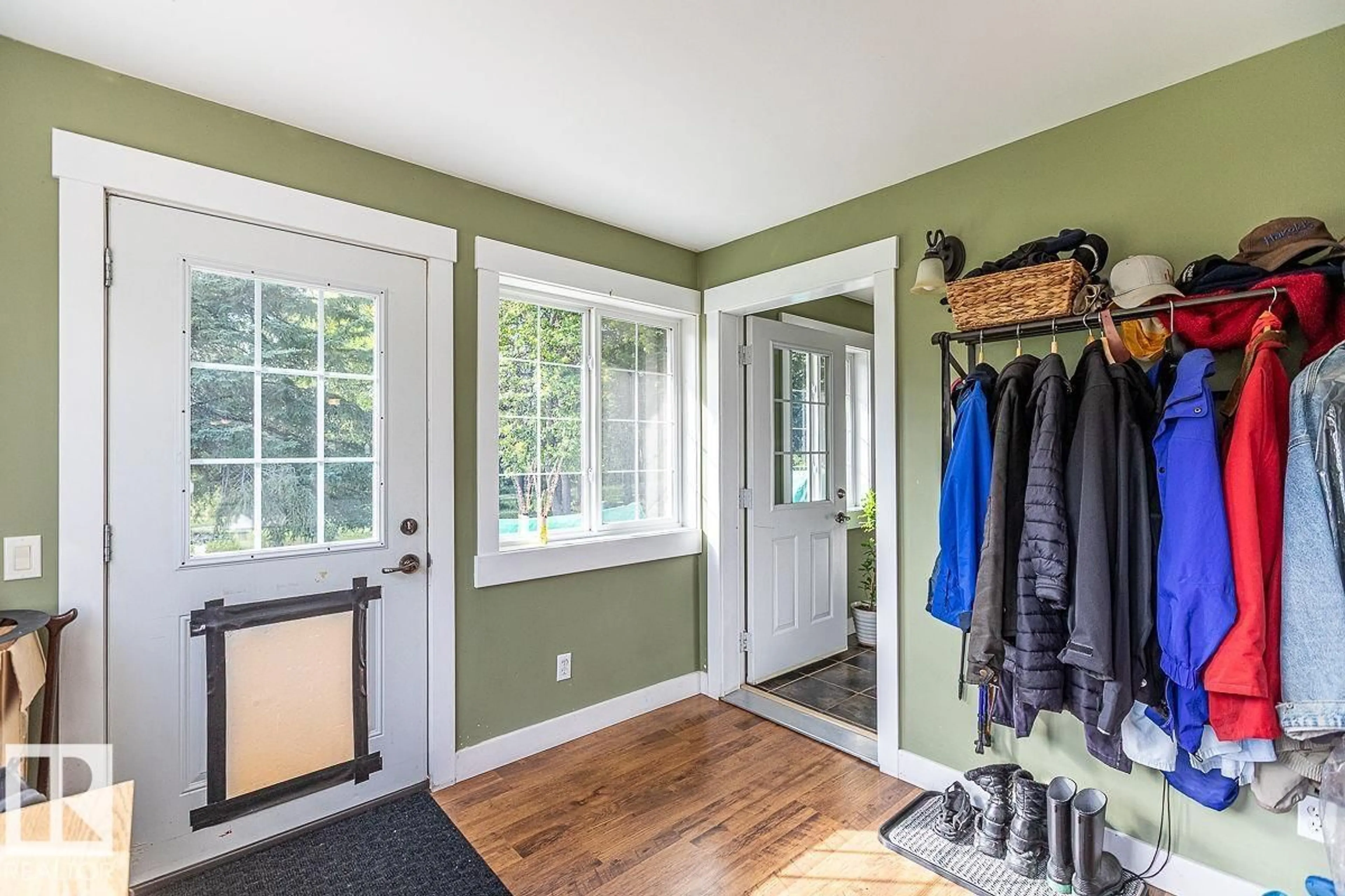 Indoor entryway for 48177 RGE RD 274, Rural Leduc County Alberta T0C0V0