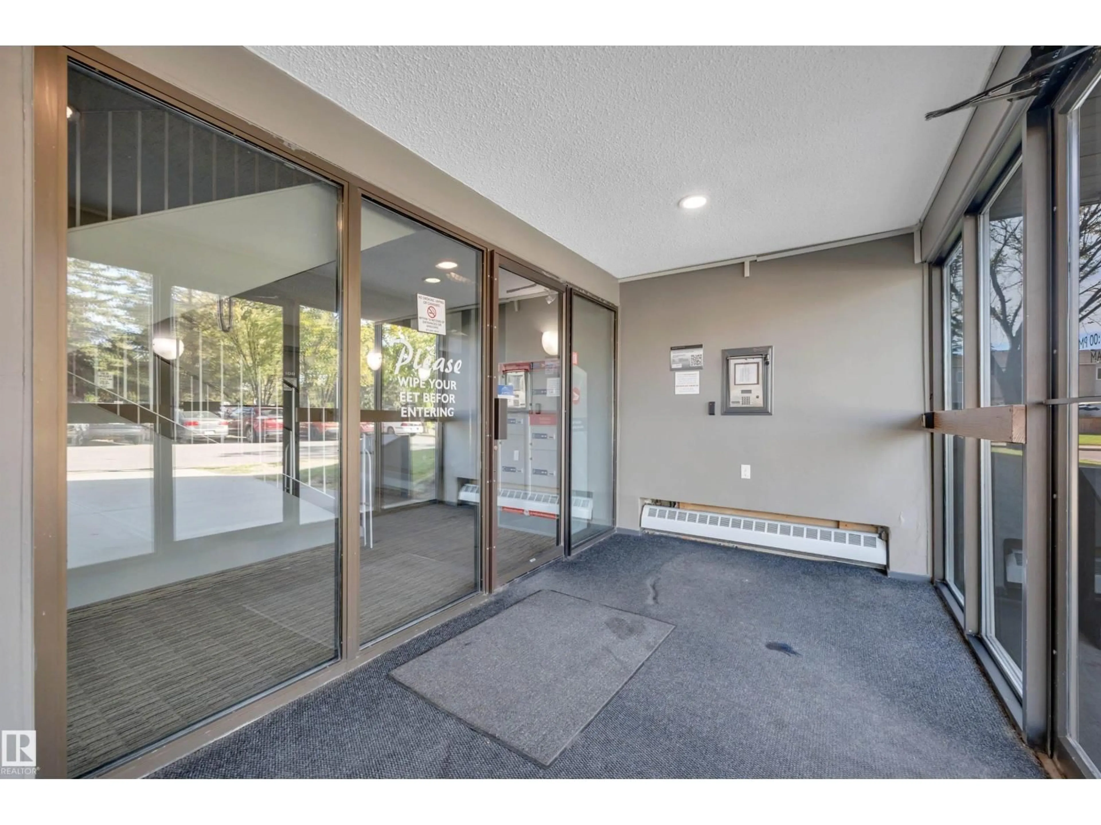Indoor foyer for 101 18204 93 AV, Edmonton Alberta T5T2V2