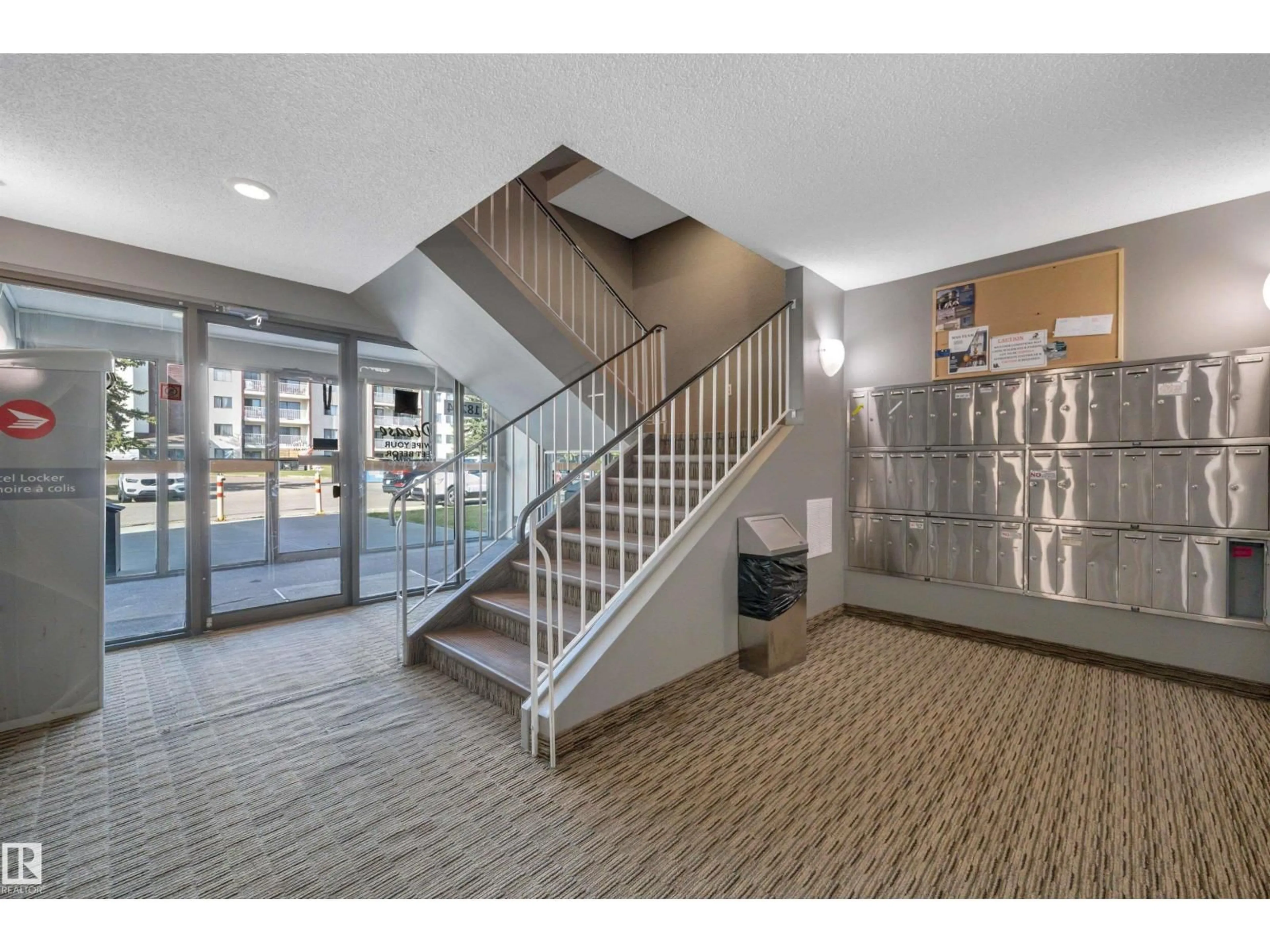 Indoor foyer for 101 18204 93 AV, Edmonton Alberta T5T2V2