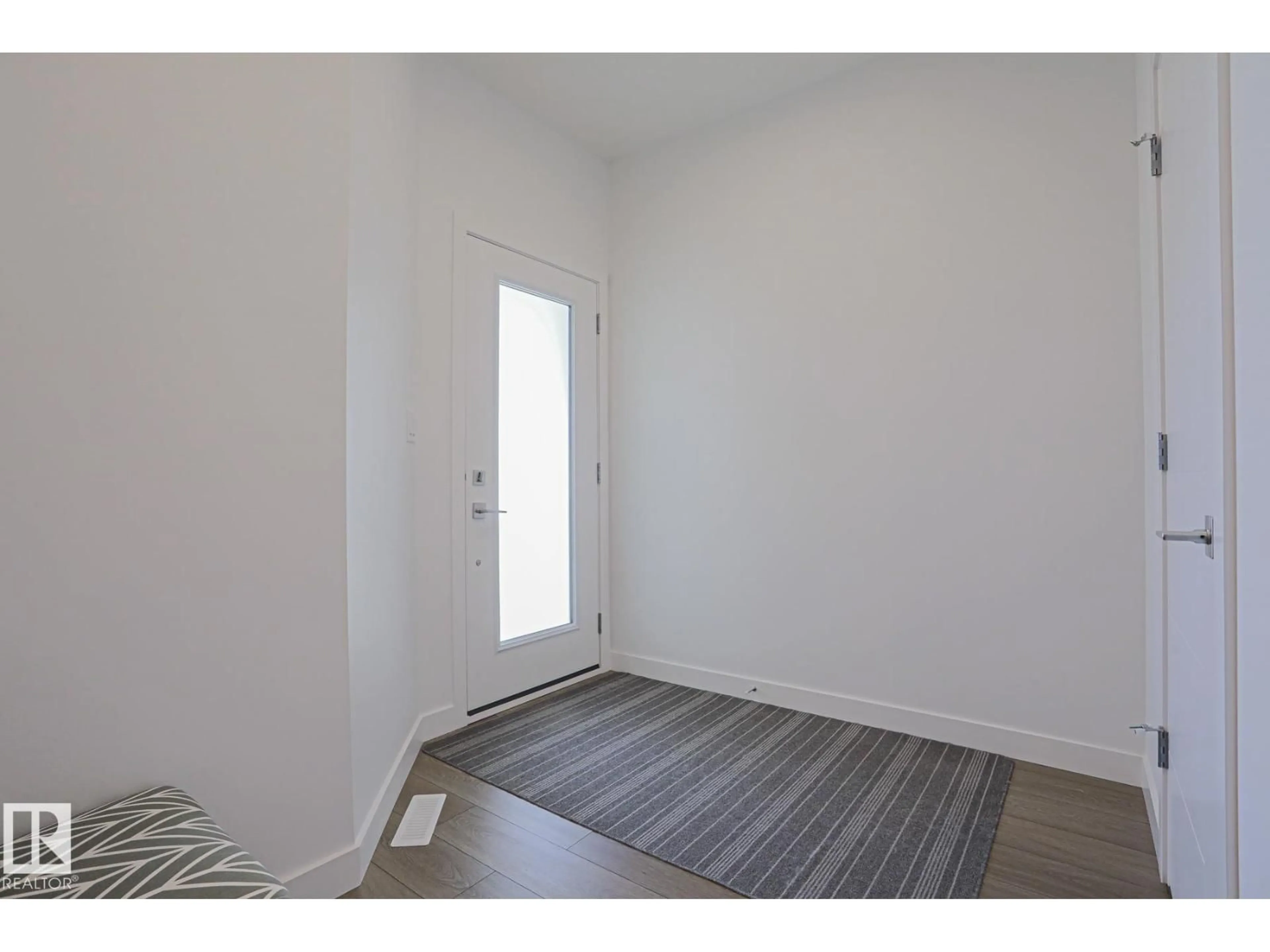 Indoor entryway for 102 ROYAL ST, St. Albert Alberta T8N7X4
