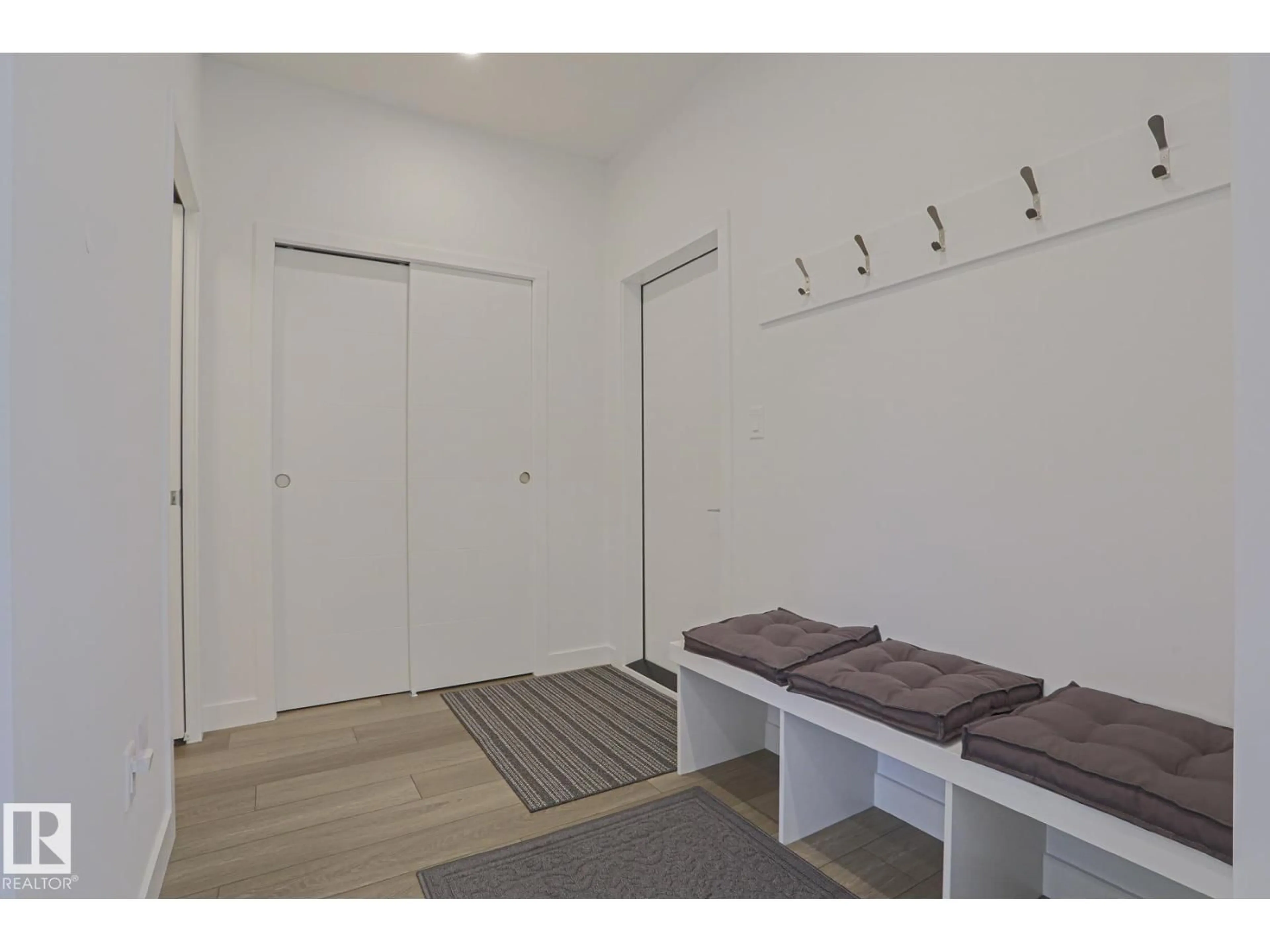 Indoor entryway for 102 ROYAL ST, St. Albert Alberta T8N7X4