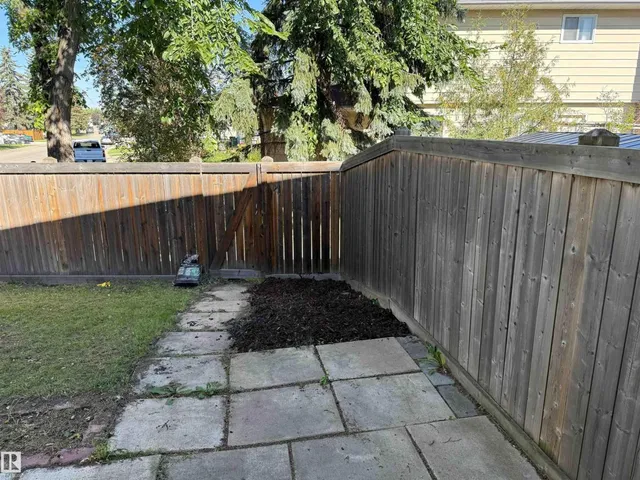 18207 74 AV, Edmonton 3