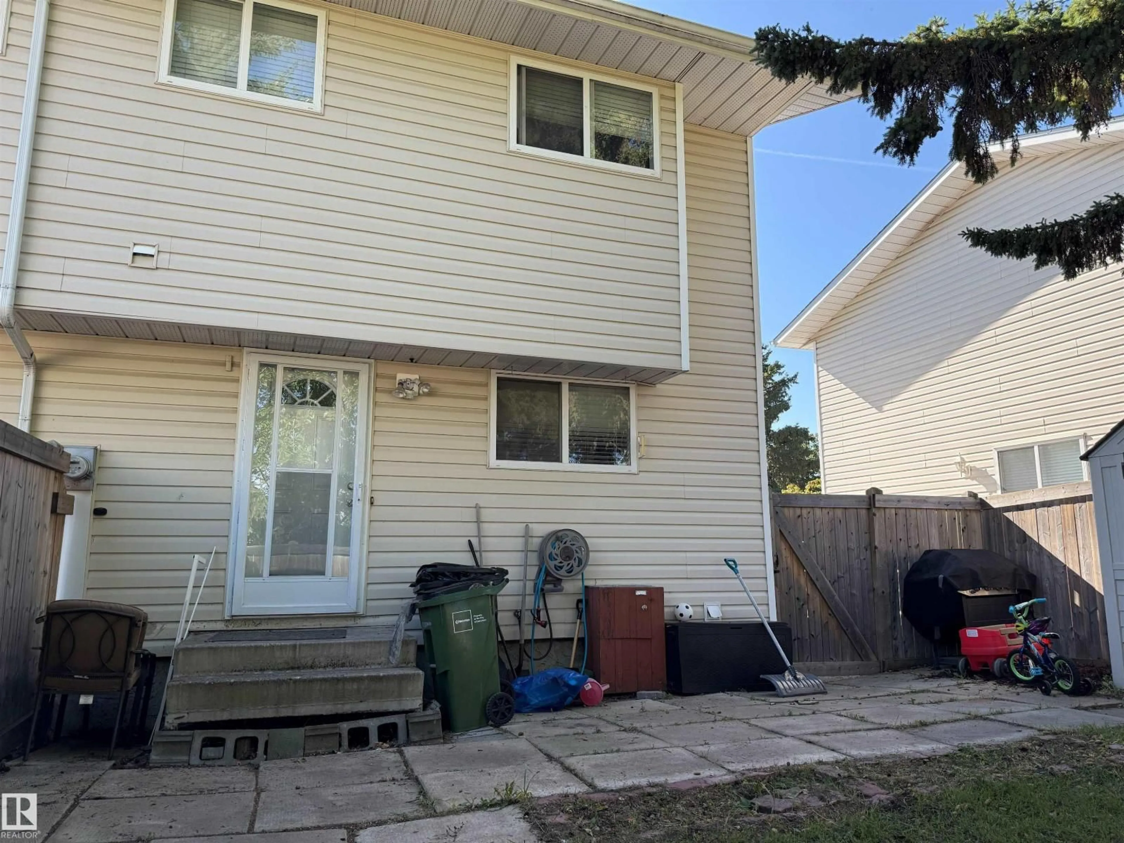 Unknown for 18207 74 AV, Edmonton Alberta T5T2G6