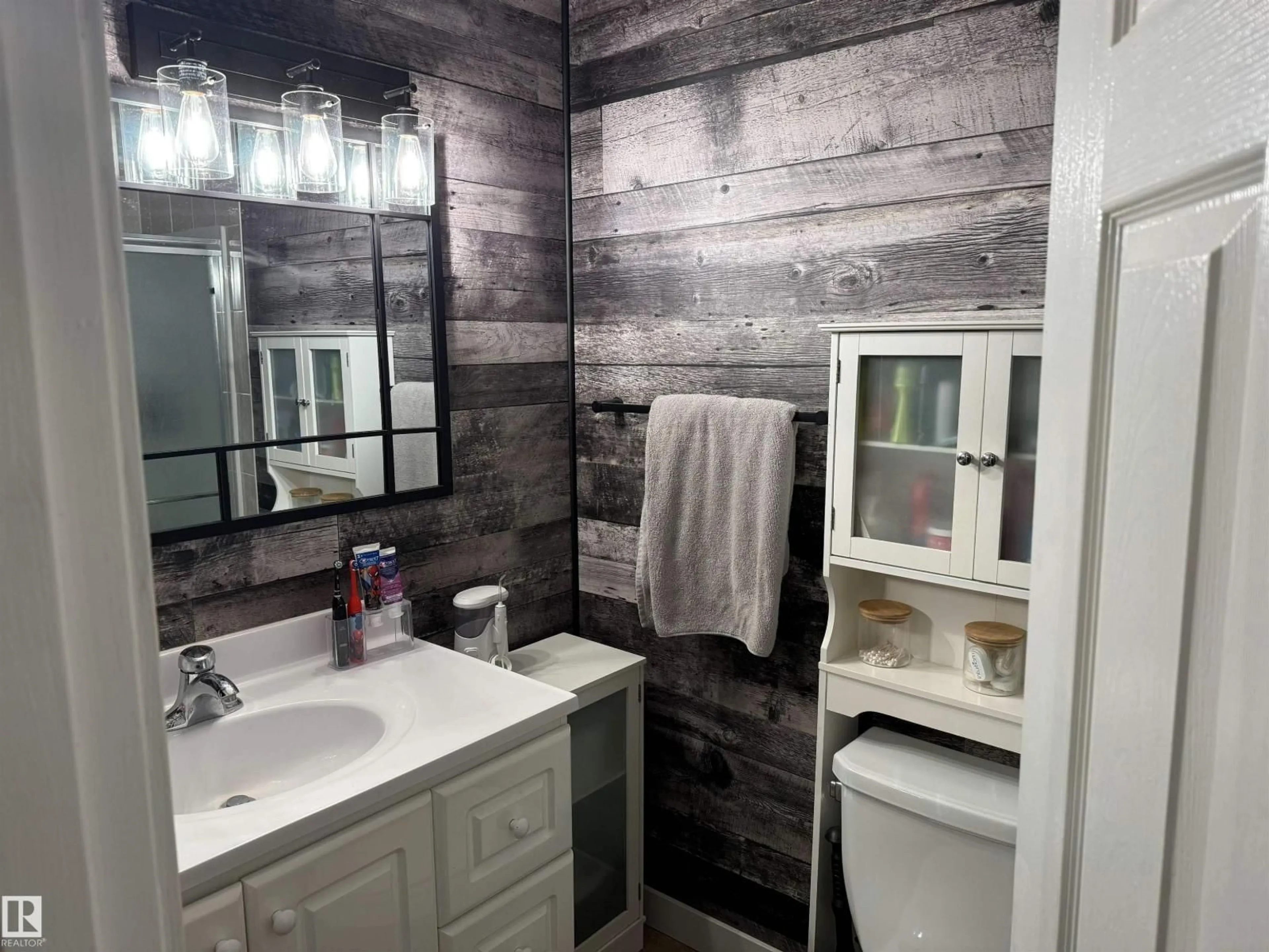Contemporary bathroom, unknown for 18207 74 AV, Edmonton Alberta T5T2G6