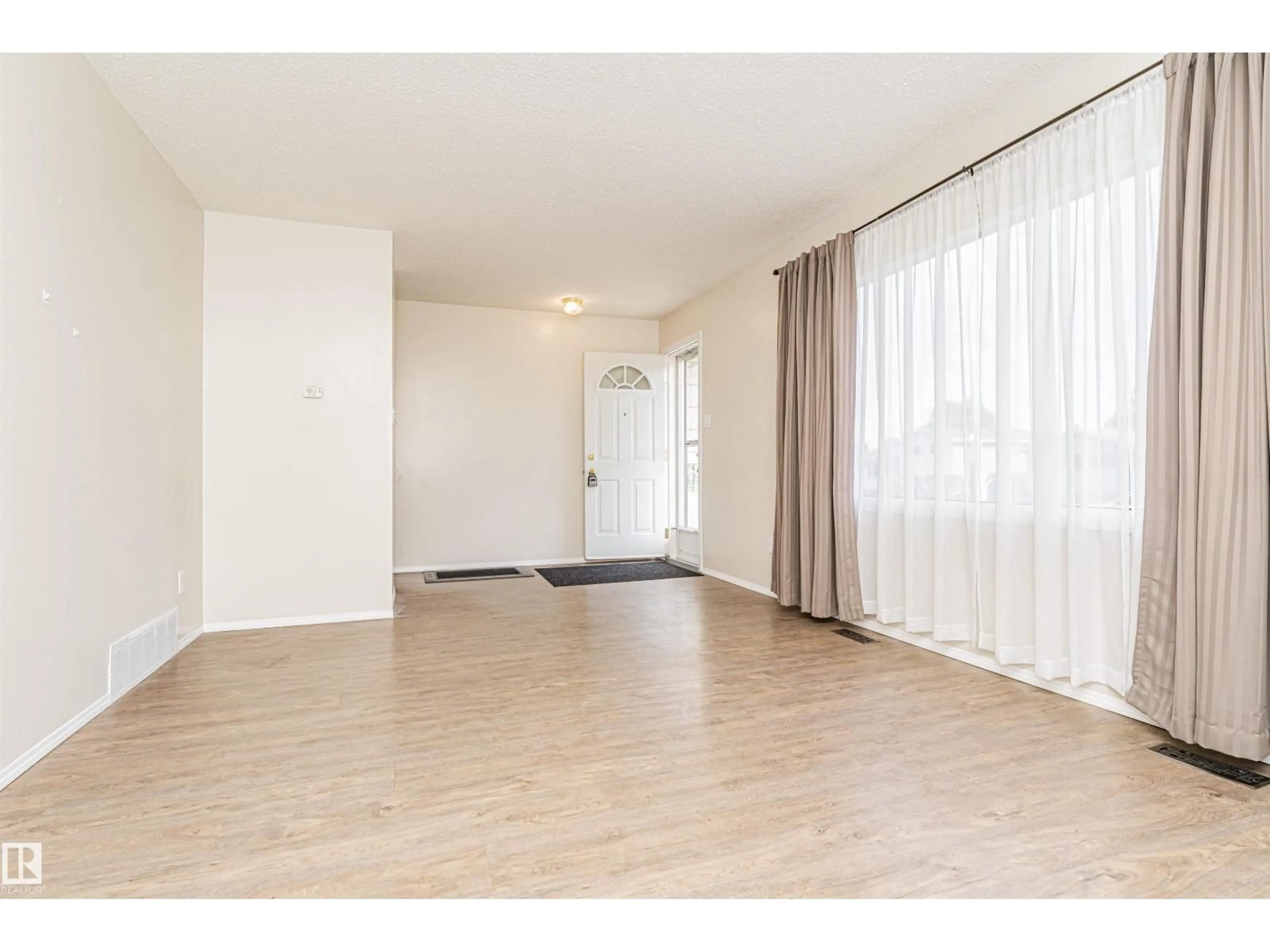 A pic of a room for 9810 98A AV, Morinville Alberta T8R1P4