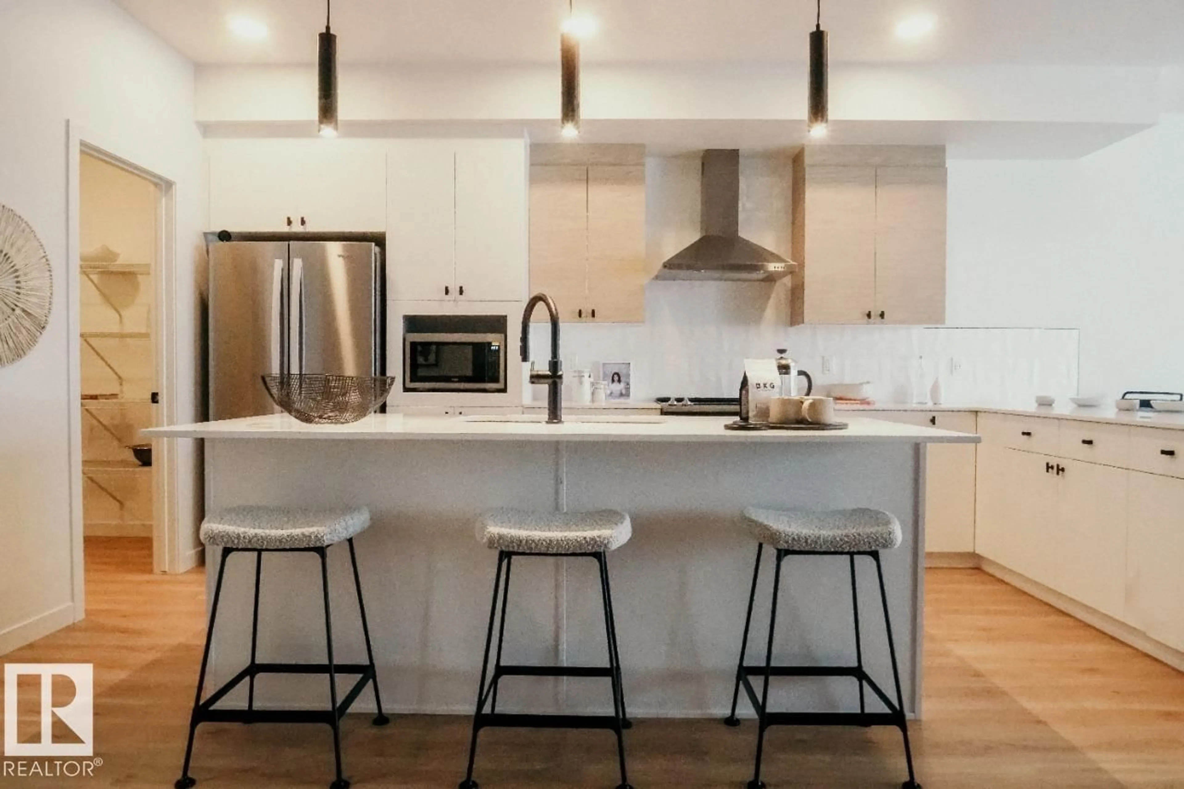 Contemporary kitchen, unknown for 198 STETSON LOOP, Ardrossan Alberta T8E2E4