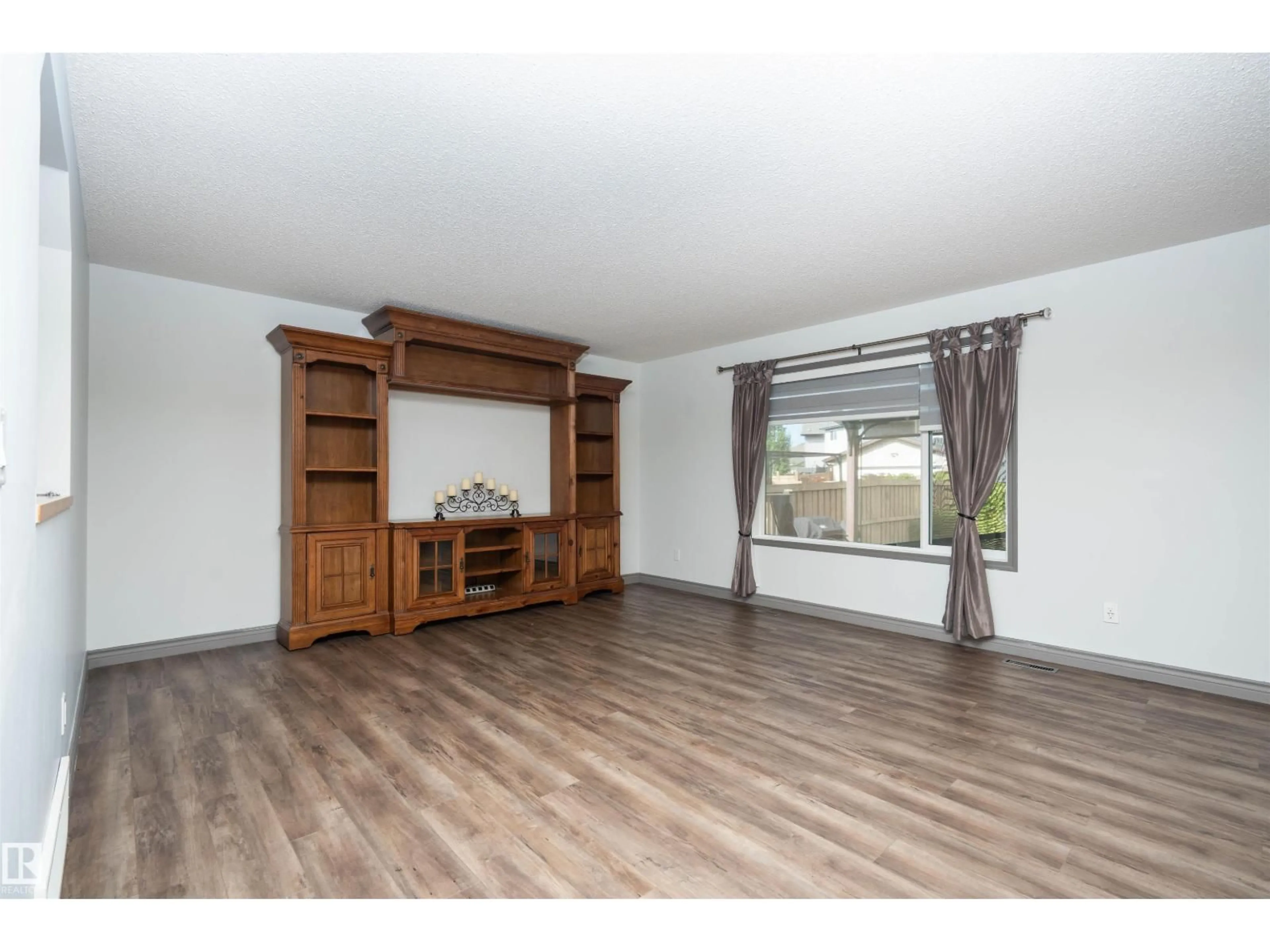 Unknown for 16820 57 ST, Edmonton Alberta T5Y0K4