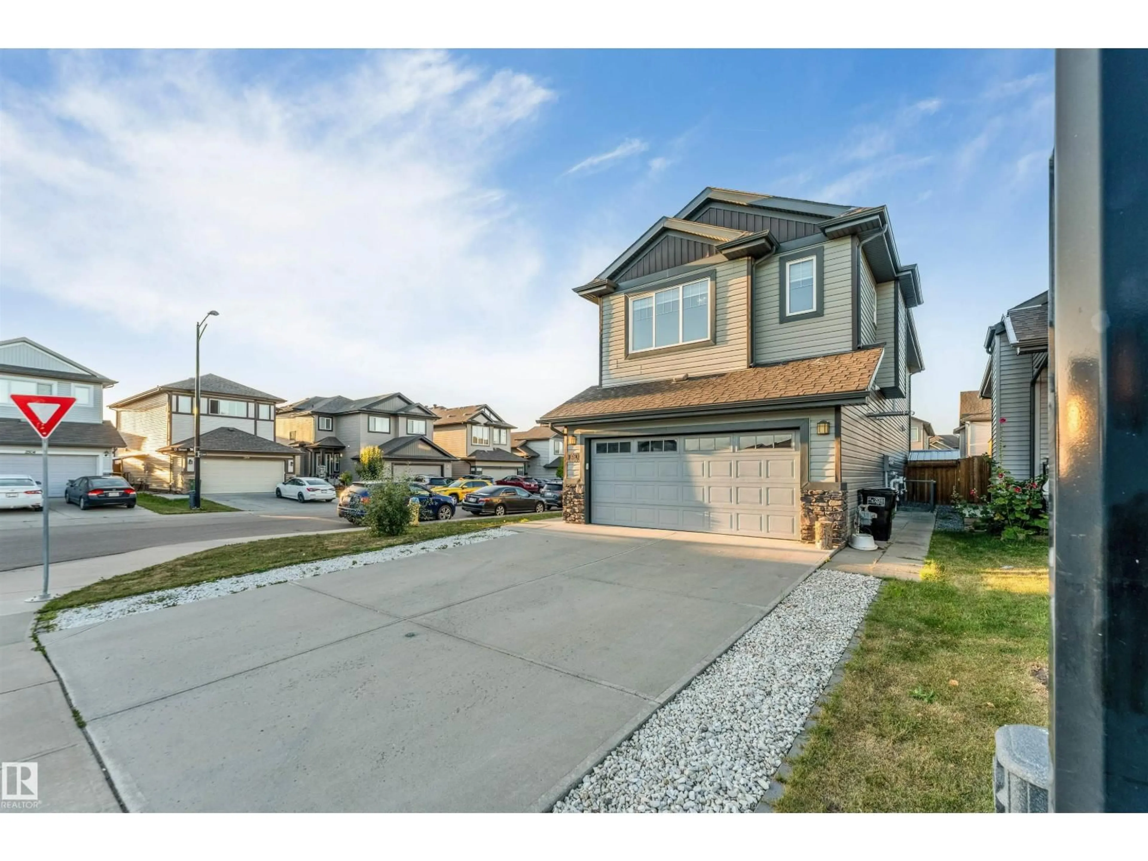 A pic from outside/outdoor area/front of a property/back of a property/a pic from drone, street for 1264 25 AV, Edmonton Alberta T6T2E5