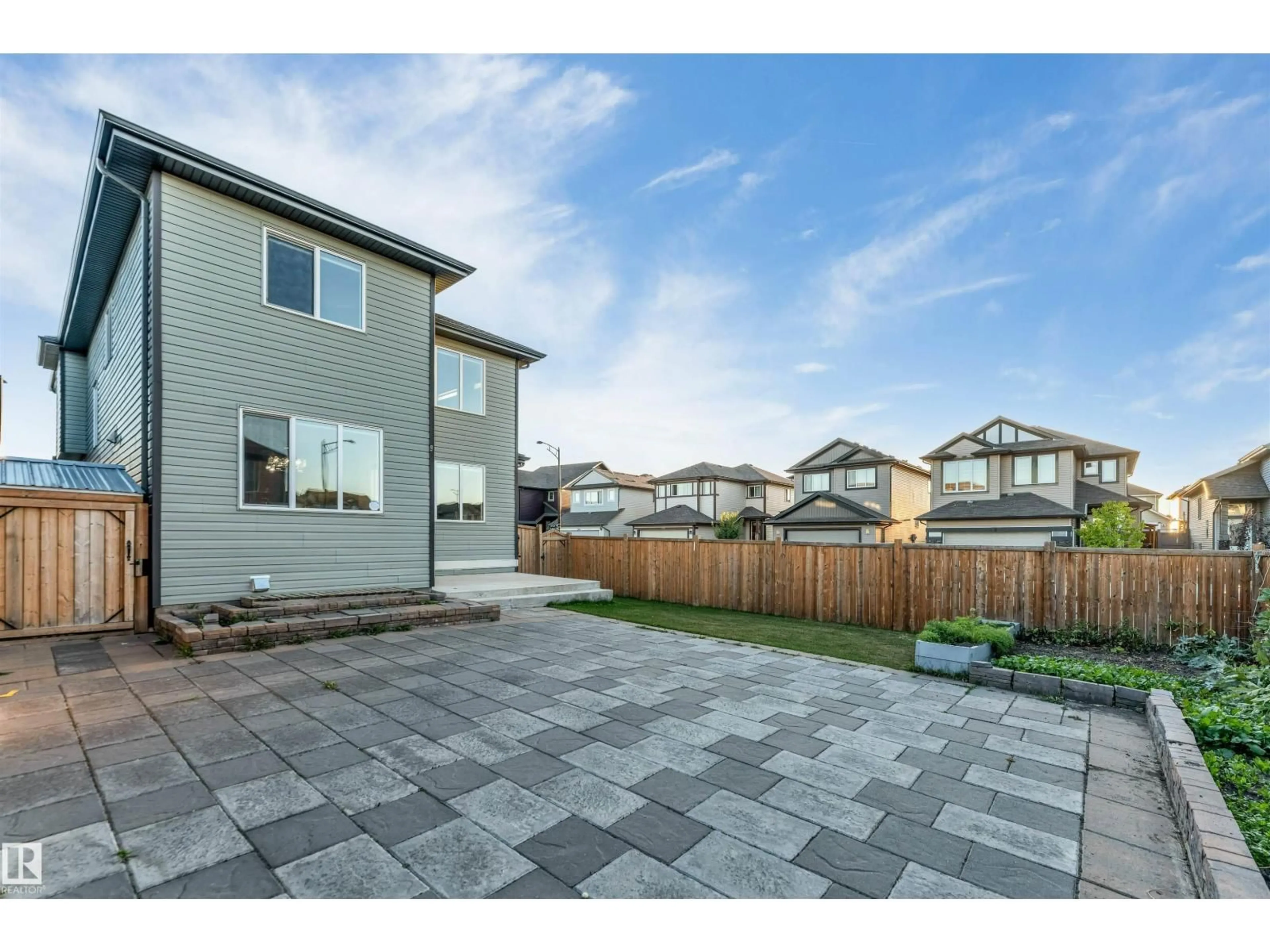 Patio, unknown for 1264 25 AV, Edmonton Alberta T6T2E5