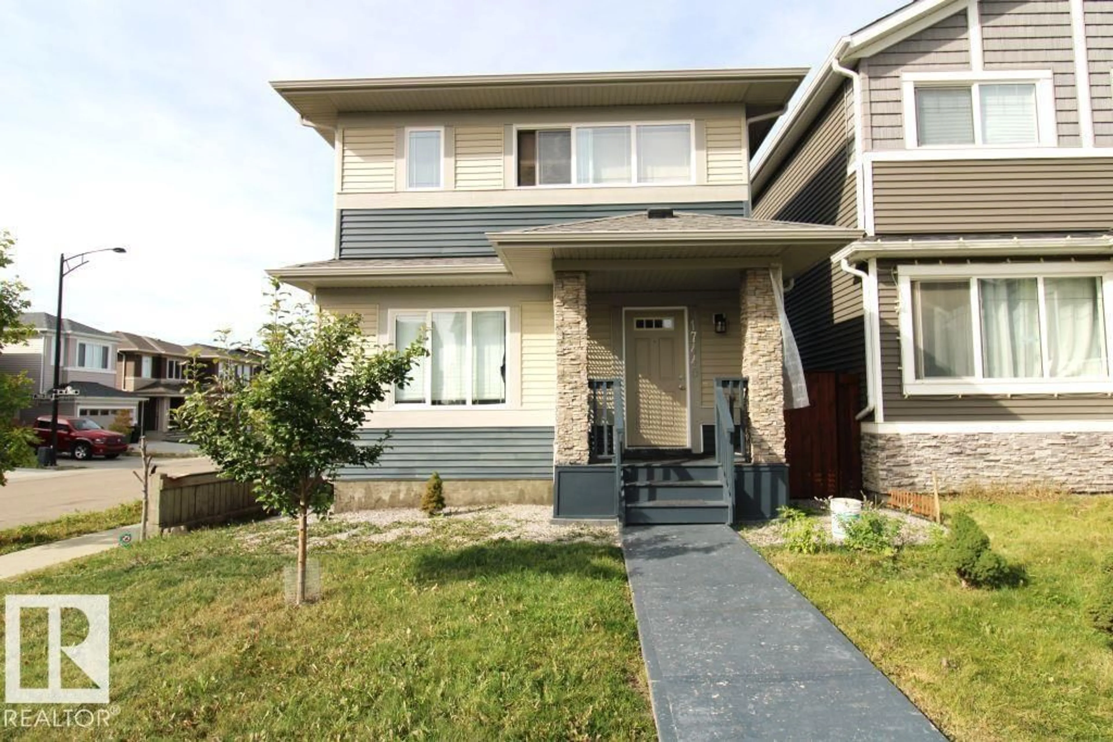Home with vinyl exterior material, street for NW - 17440 77 ST, Edmonton Alberta T5Z0R4