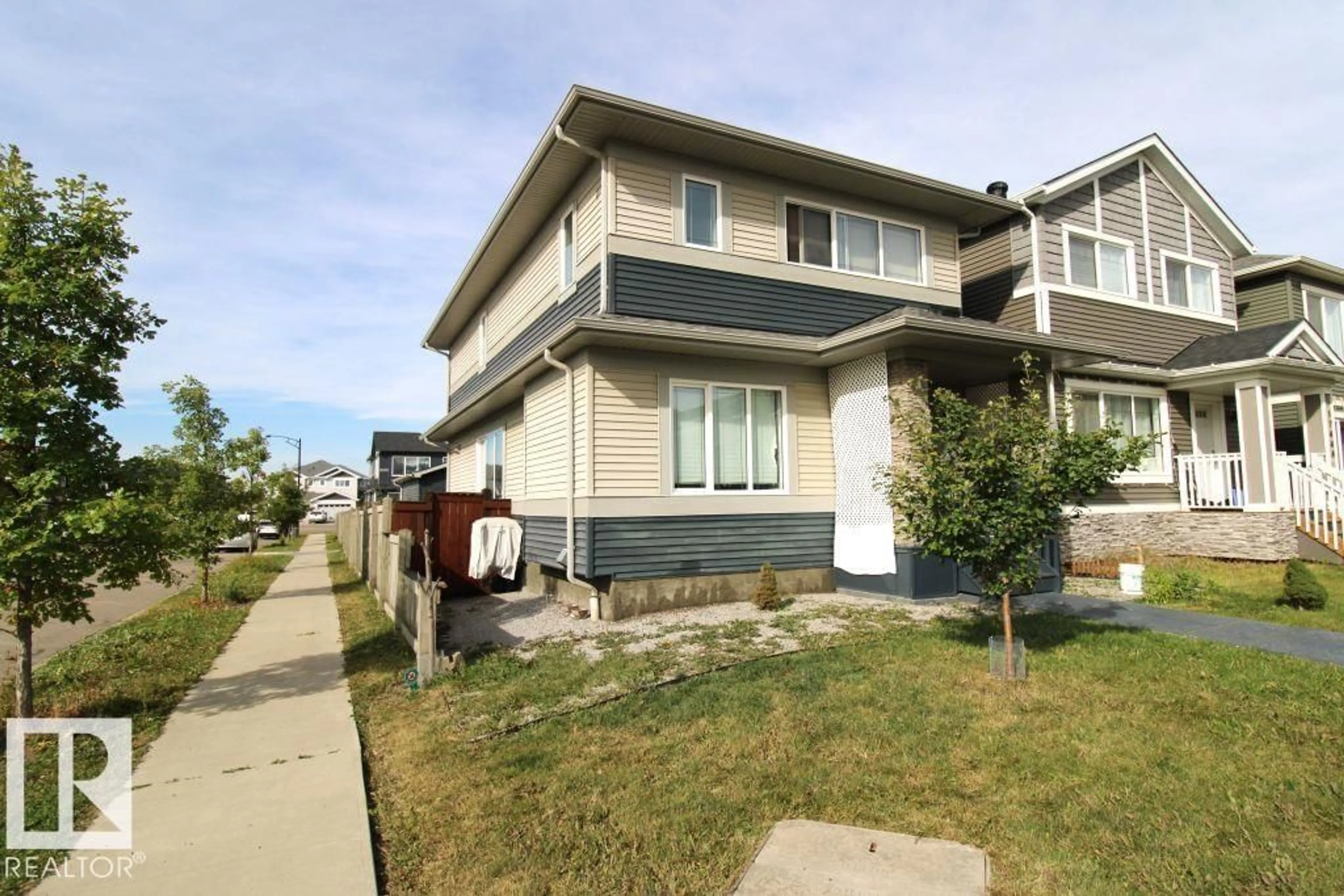Home with vinyl exterior material, street for NW - 17440 77 ST, Edmonton Alberta T5Z0R4