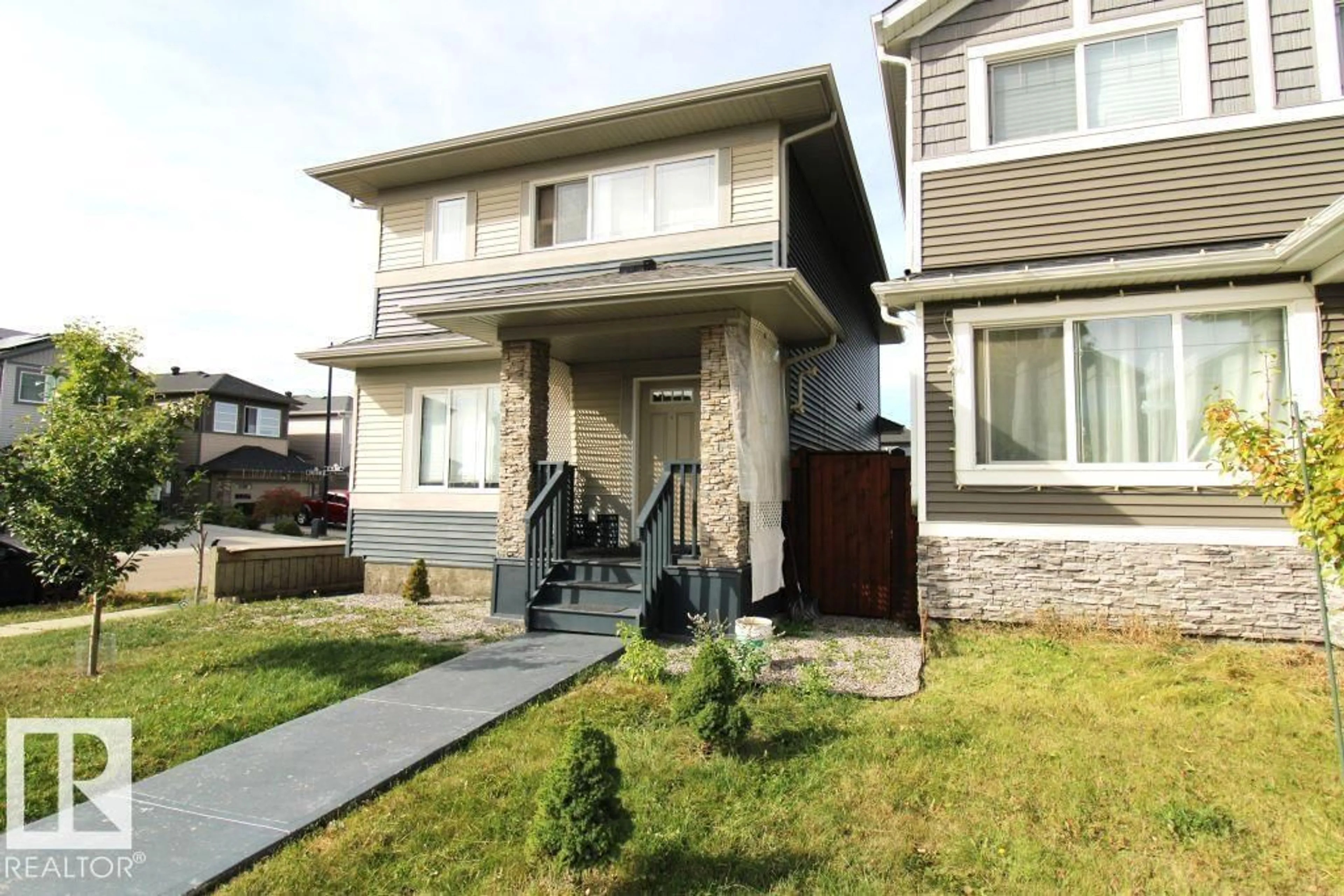 Home with vinyl exterior material, street for NW - 17440 77 ST, Edmonton Alberta T5Z0R4