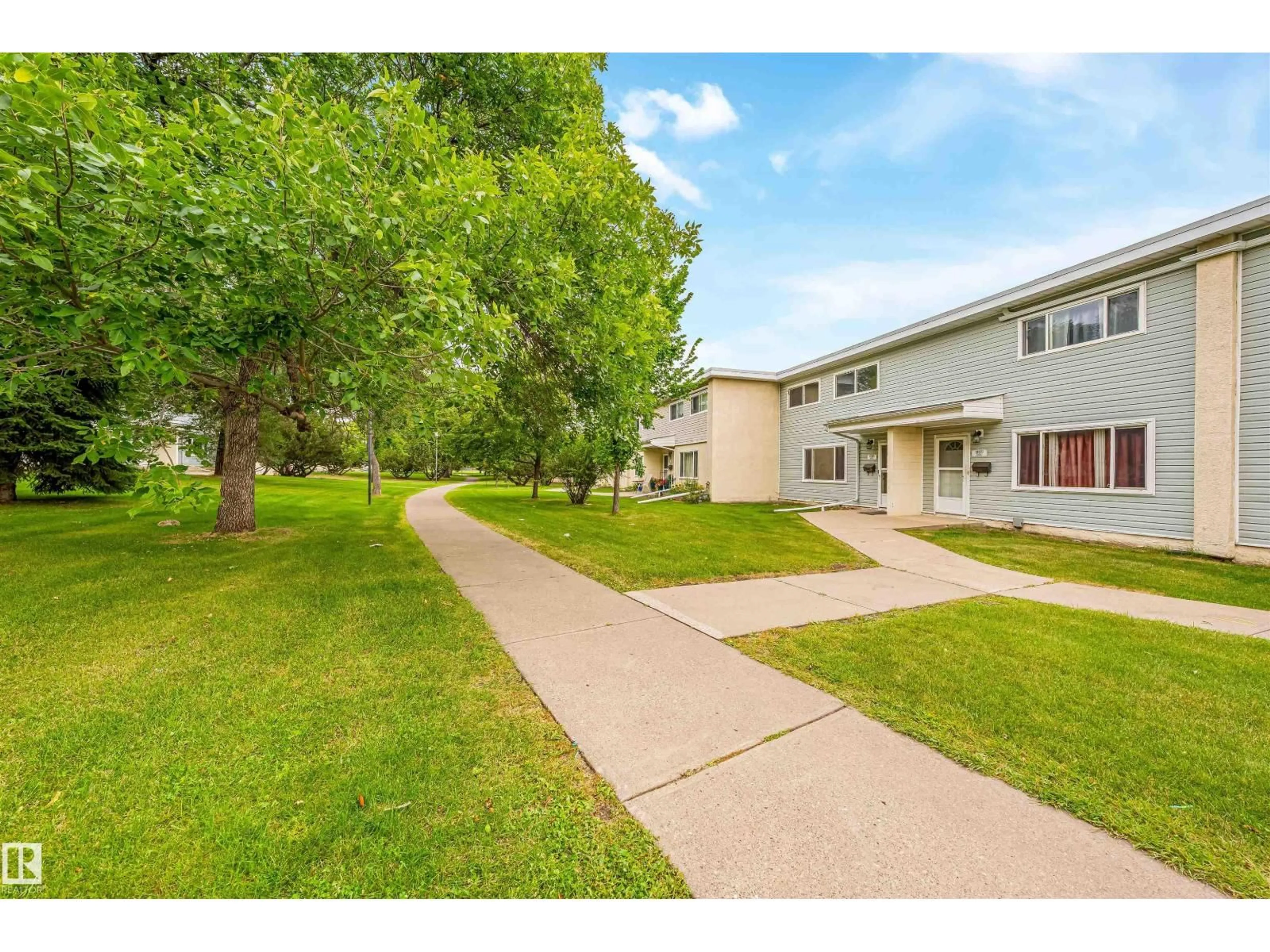 A pic from outside/outdoor area/front of a property/back of a property/a pic from drone, street for 13309 89A ST NW, Edmonton Alberta T5E3L2