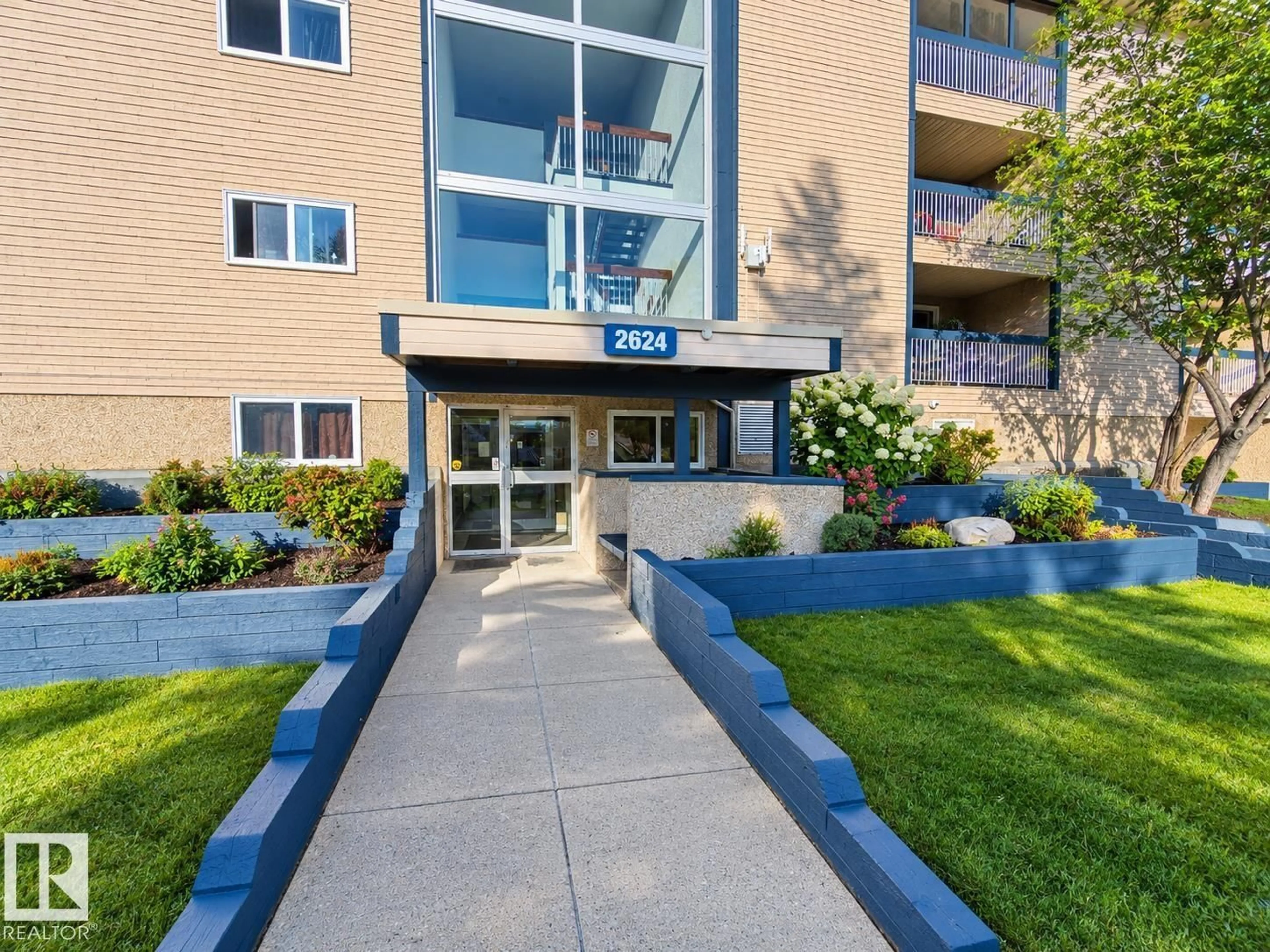 Indoor foyer for #108 - 2624 MILL WOODS RD E, Edmonton Alberta T6L5K7