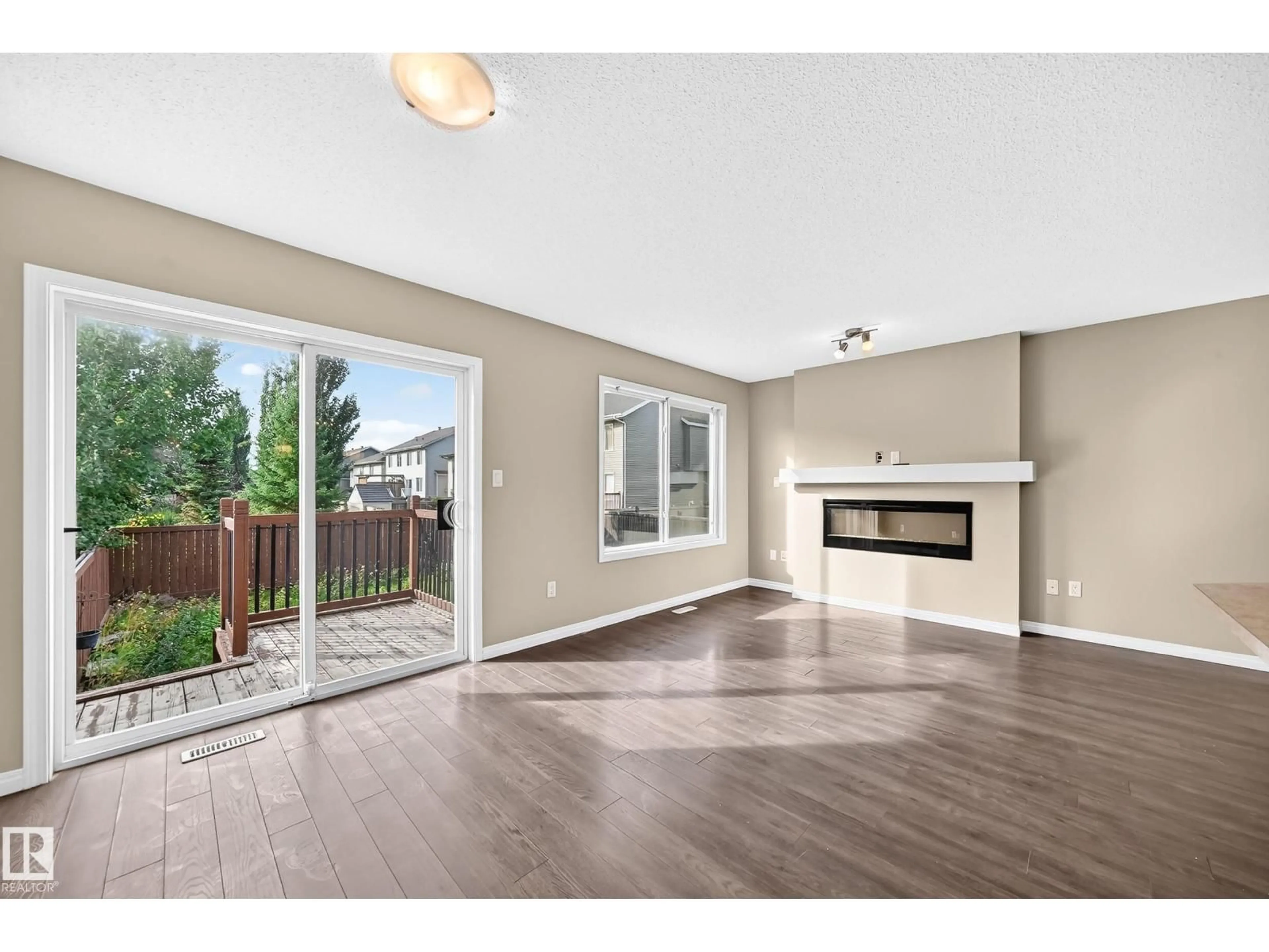 Unknown for 1941 CHAPMAN RD, Edmonton Alberta T6W0Y7