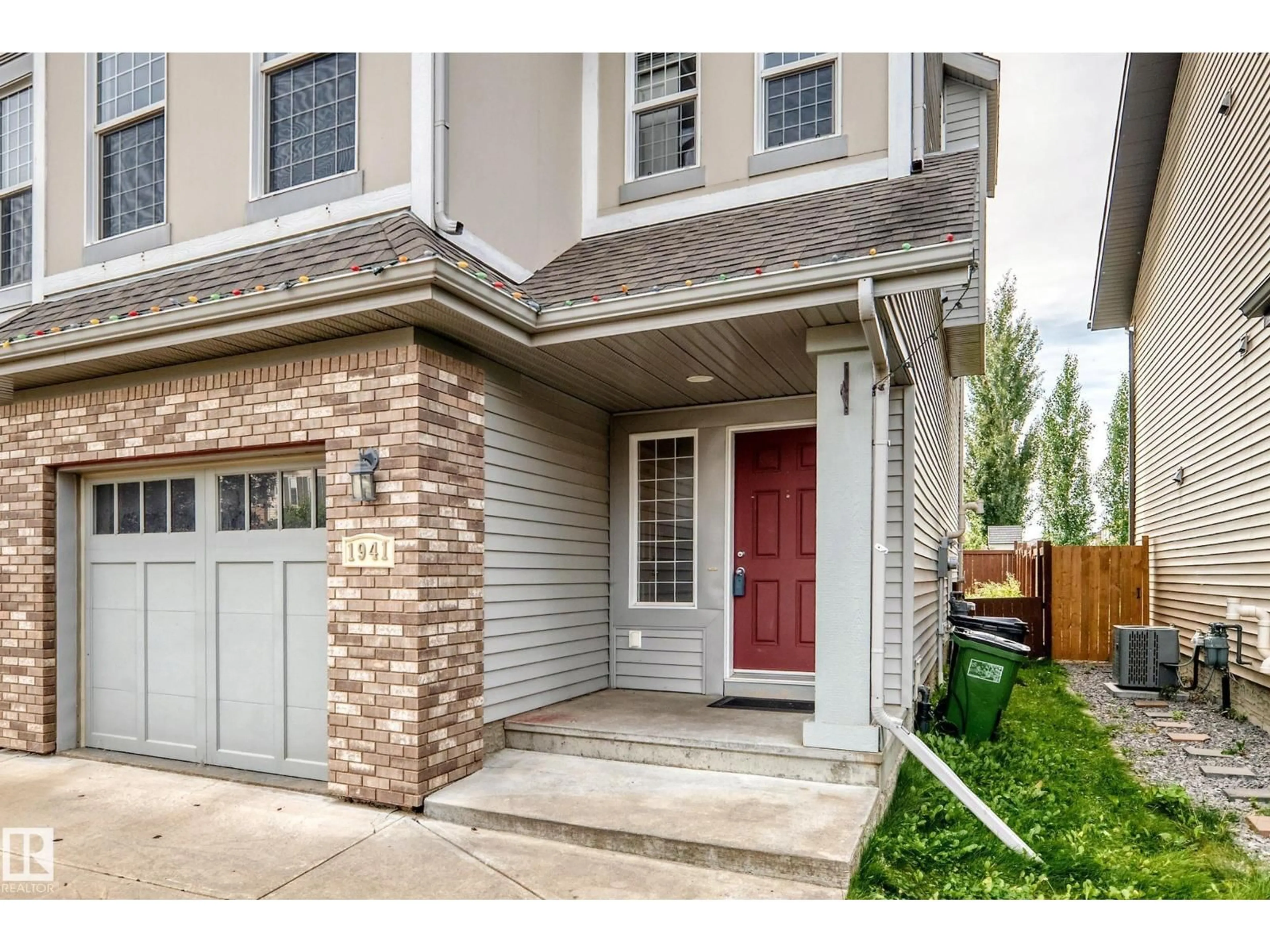 Home with brick exterior material, street for 1941 CHAPMAN RD, Edmonton Alberta T6W0Y7