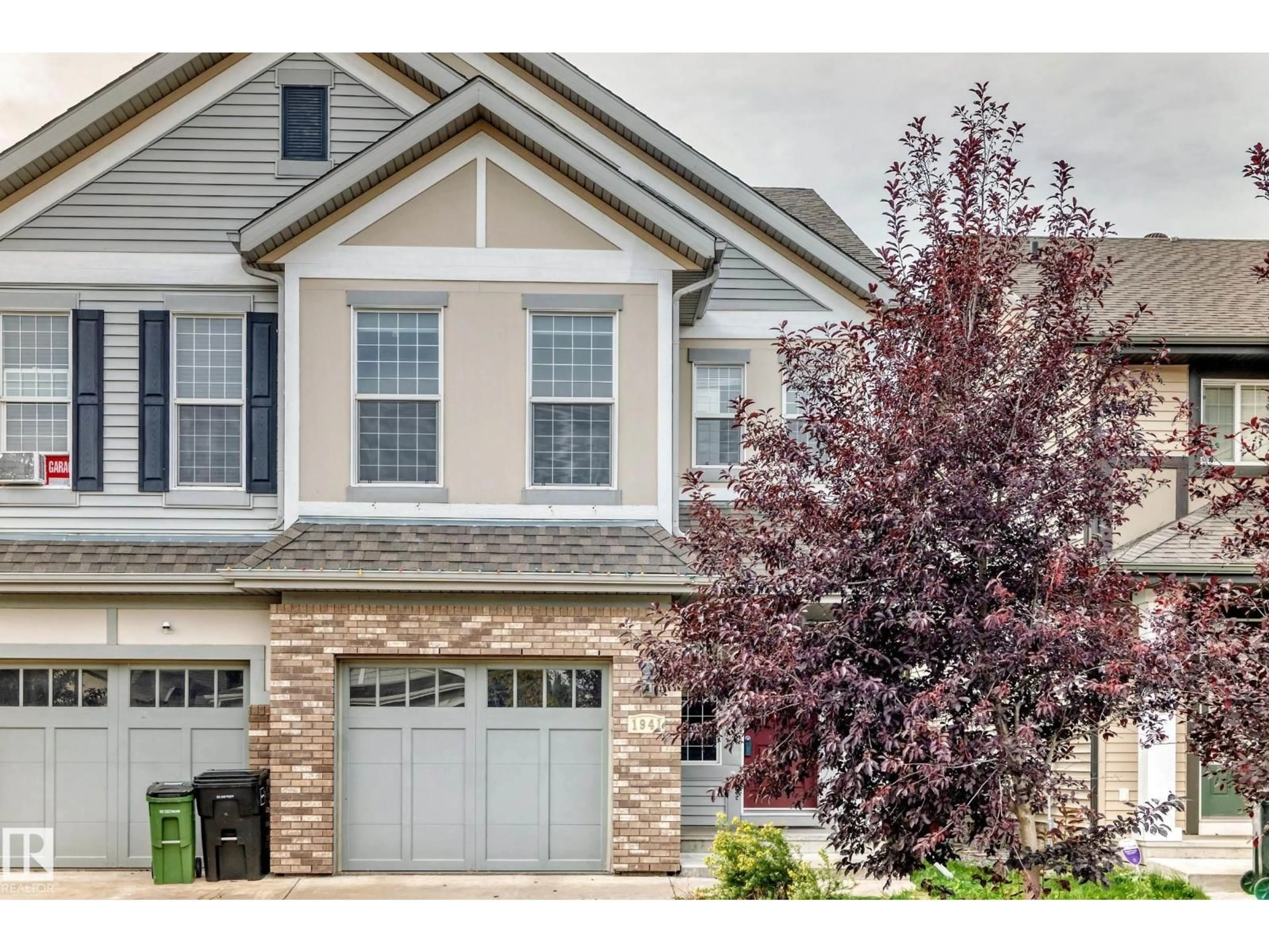 Home with vinyl exterior material, street for 1941 CHAPMAN RD, Edmonton Alberta T6W0Y7