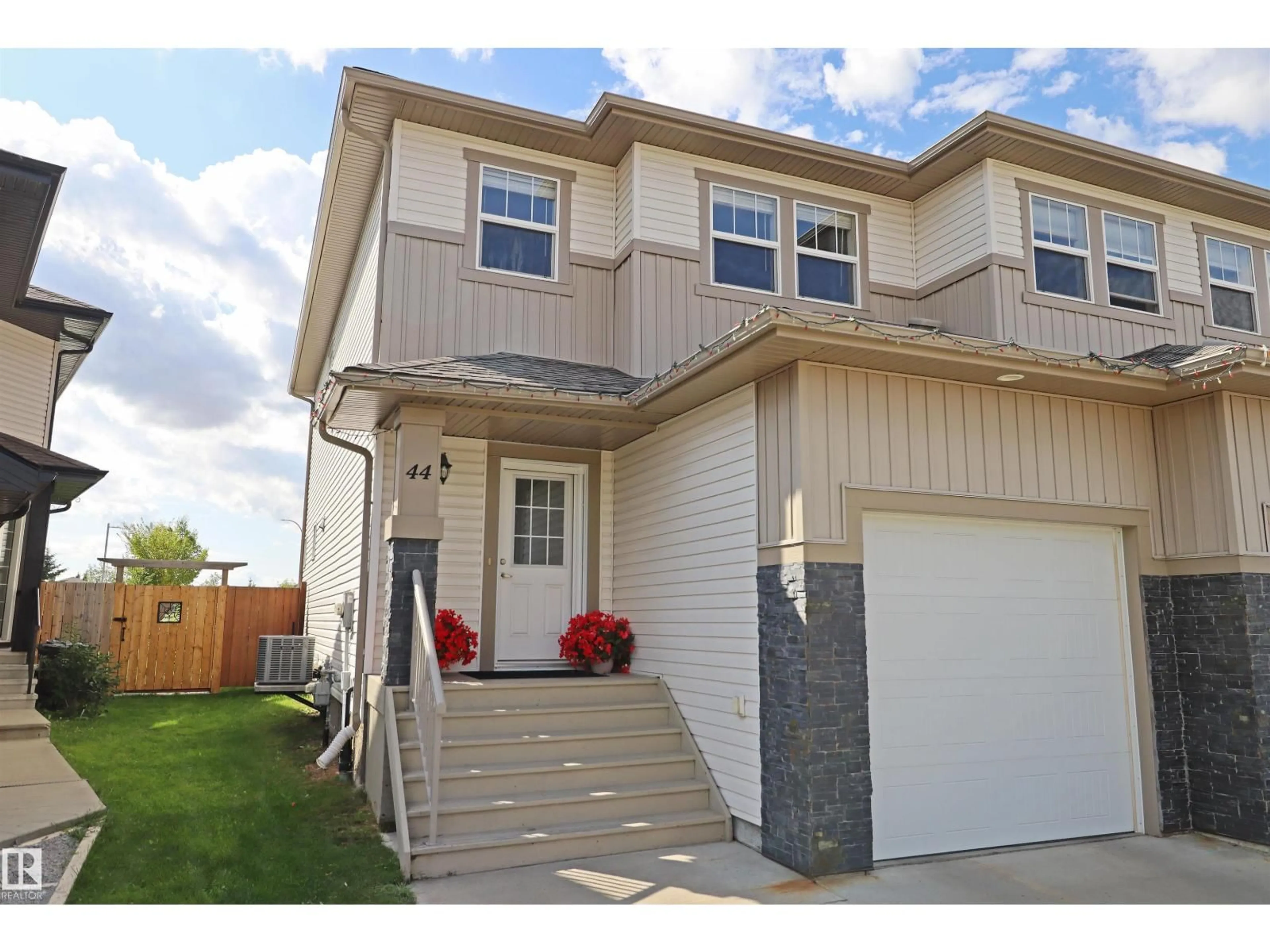 Home with vinyl exterior material, street for 44 HARTWICK MR, Spruce Grove Alberta T7X0L8