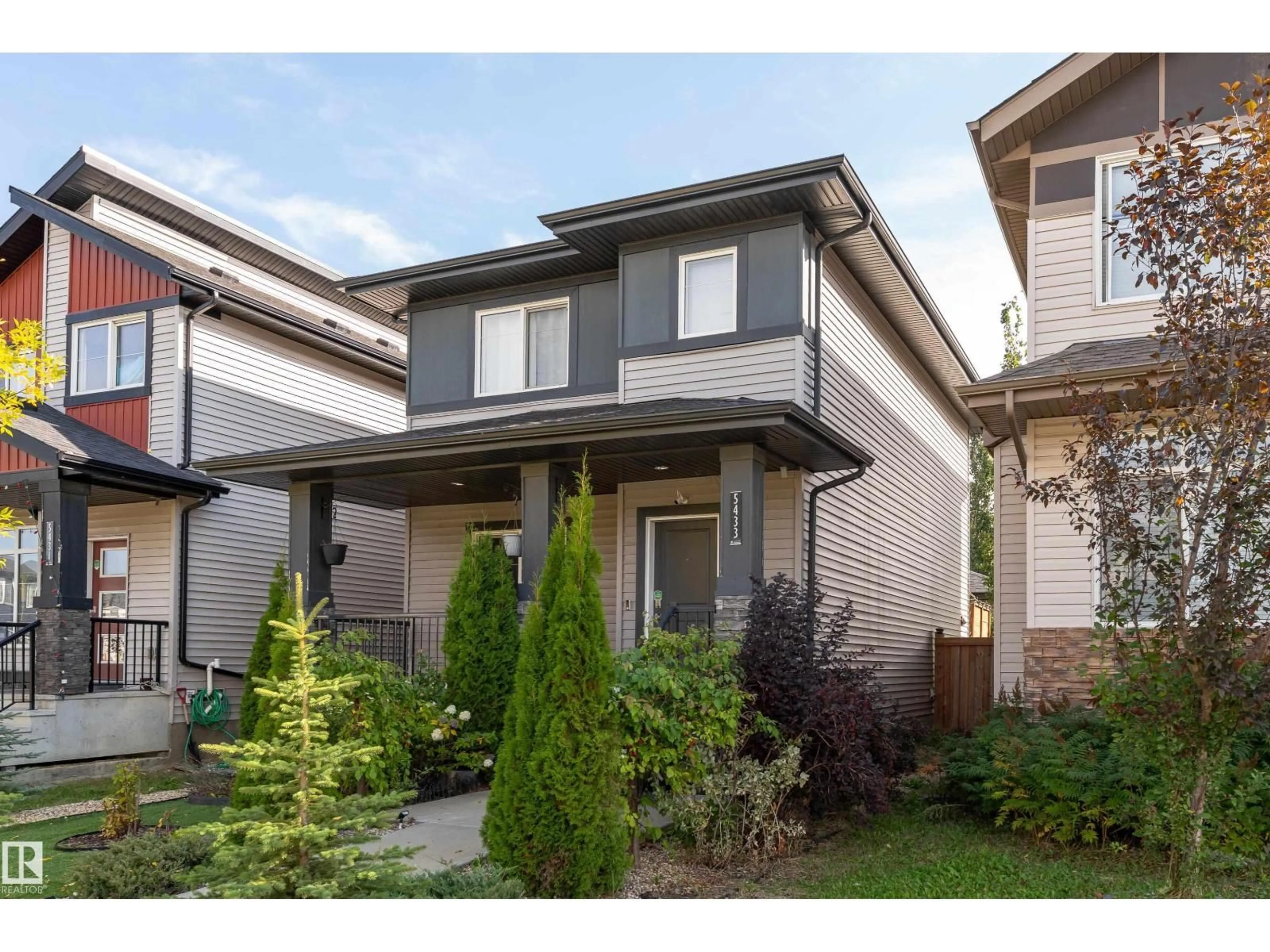 Home with vinyl exterior material, street for 5433 CHAPPELLE RD, Edmonton Alberta T6W2Y6