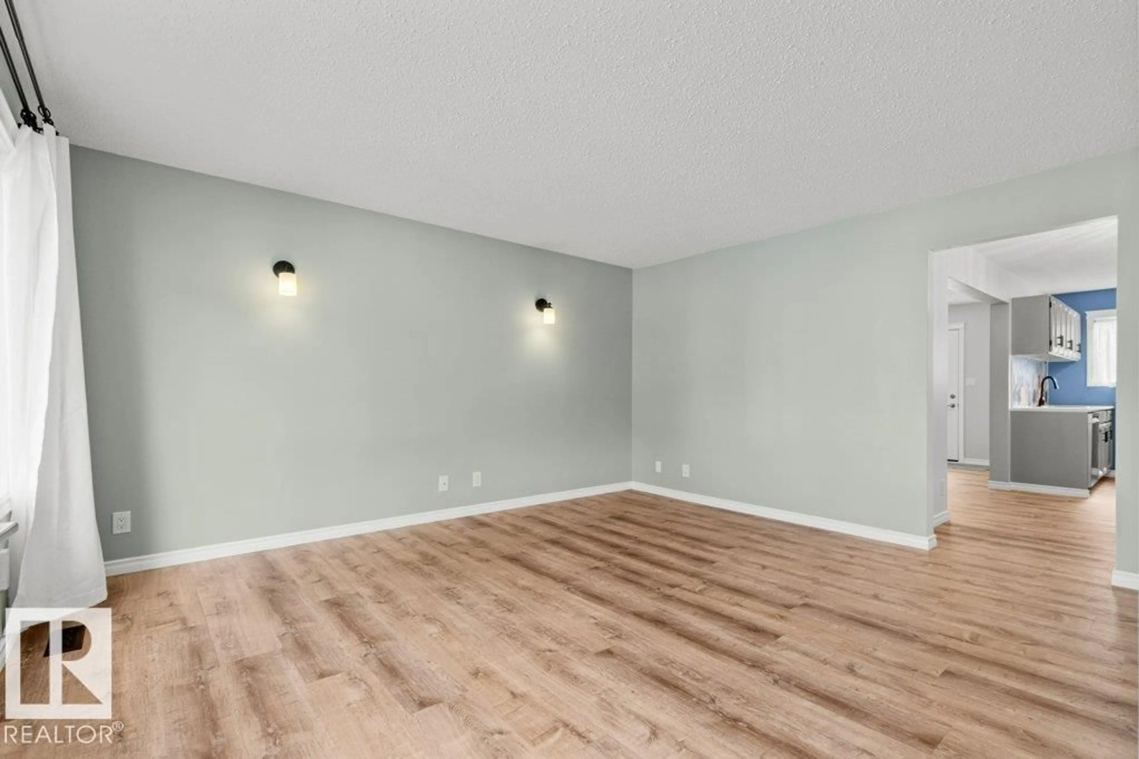 A pic of a room for 11343 22 AV, Edmonton Alberta T6J4V8