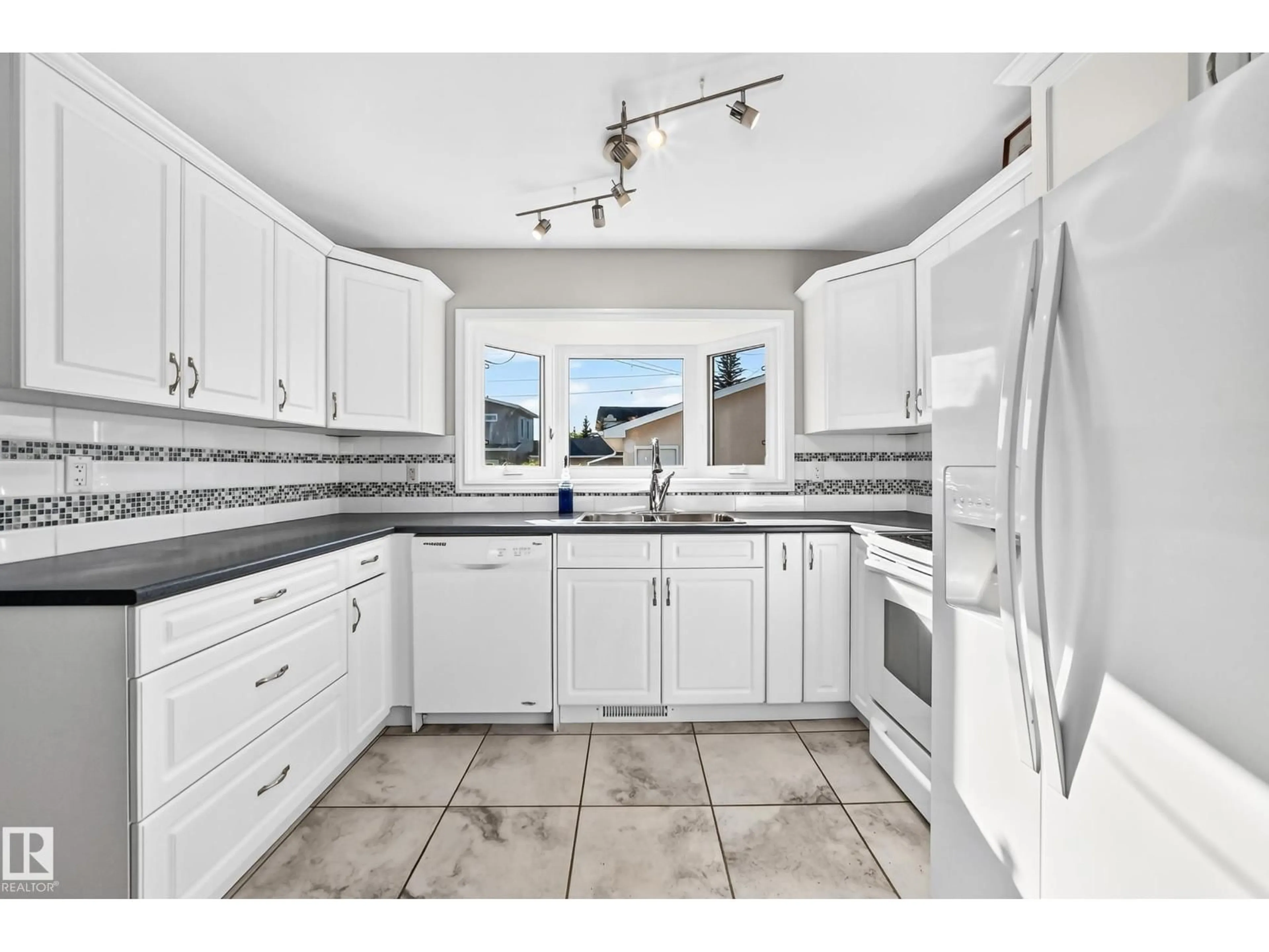 Standard kitchen, ceramic/tile floor for NW - 9828 164 ST, Edmonton Alberta T5P3P9