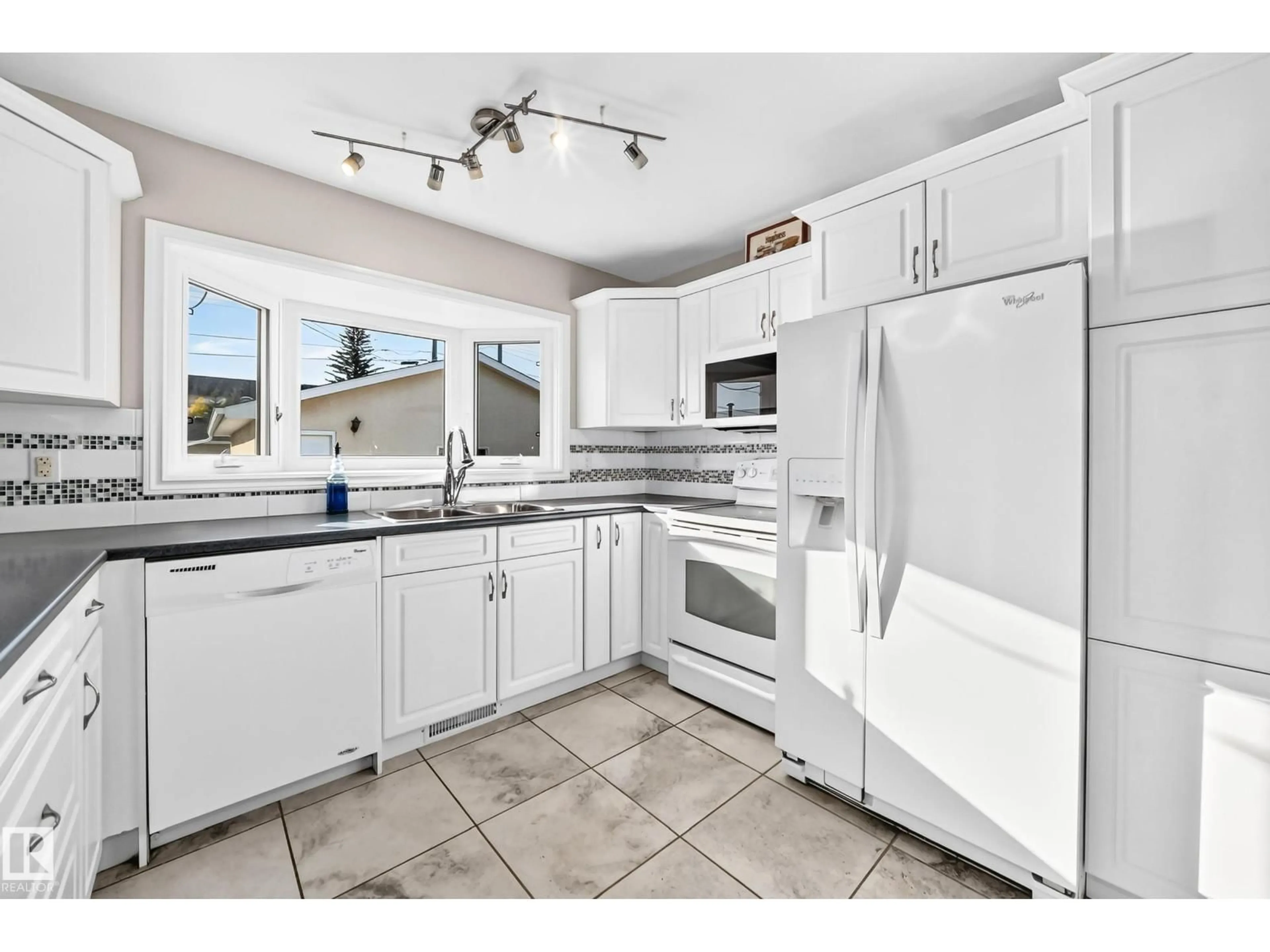 Standard kitchen, ceramic/tile floor for NW - 9828 164 ST, Edmonton Alberta T5P3P9