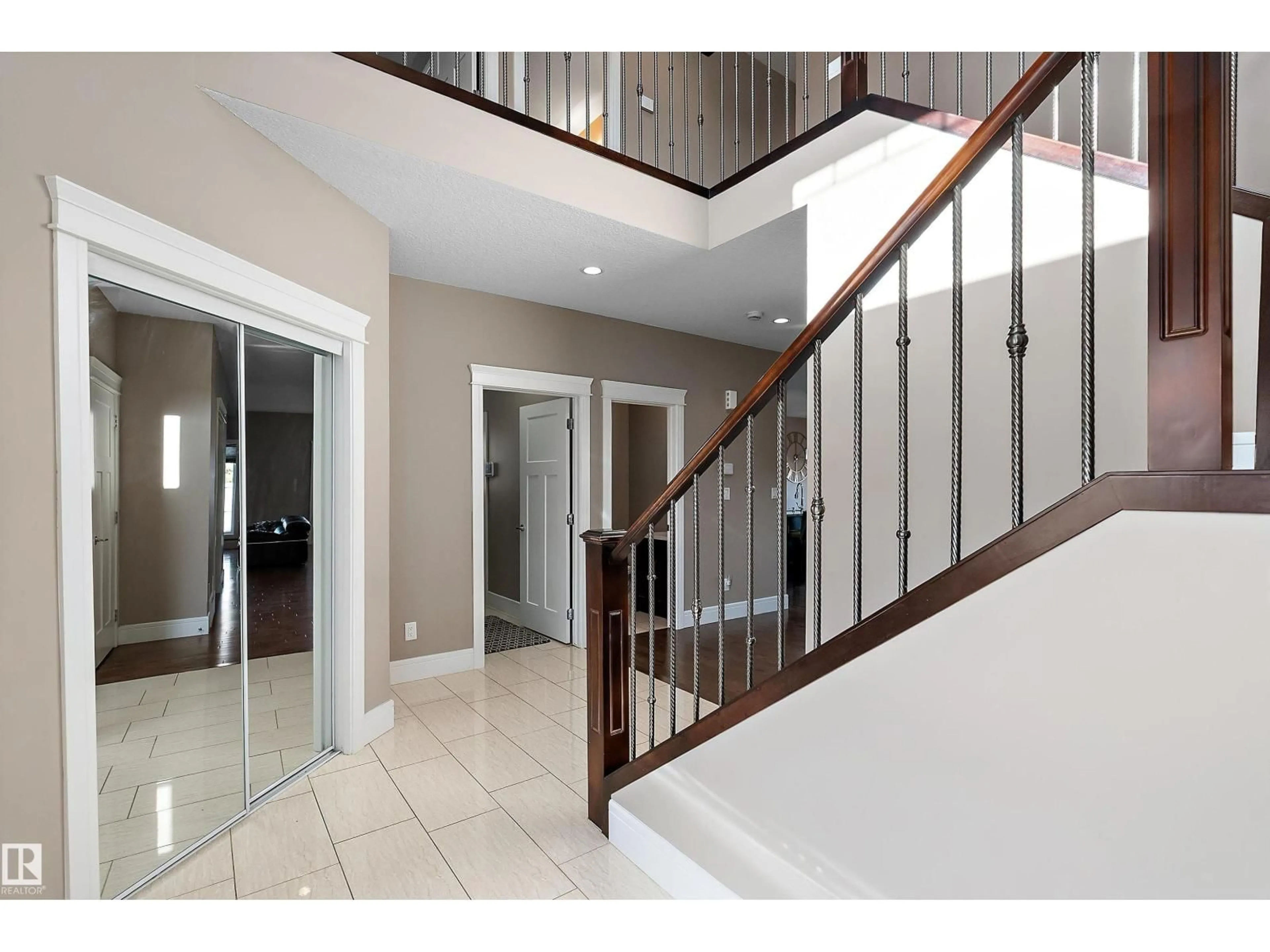 Indoor foyer for 3620 CLAXTON PL, Edmonton Alberta T6W2K8