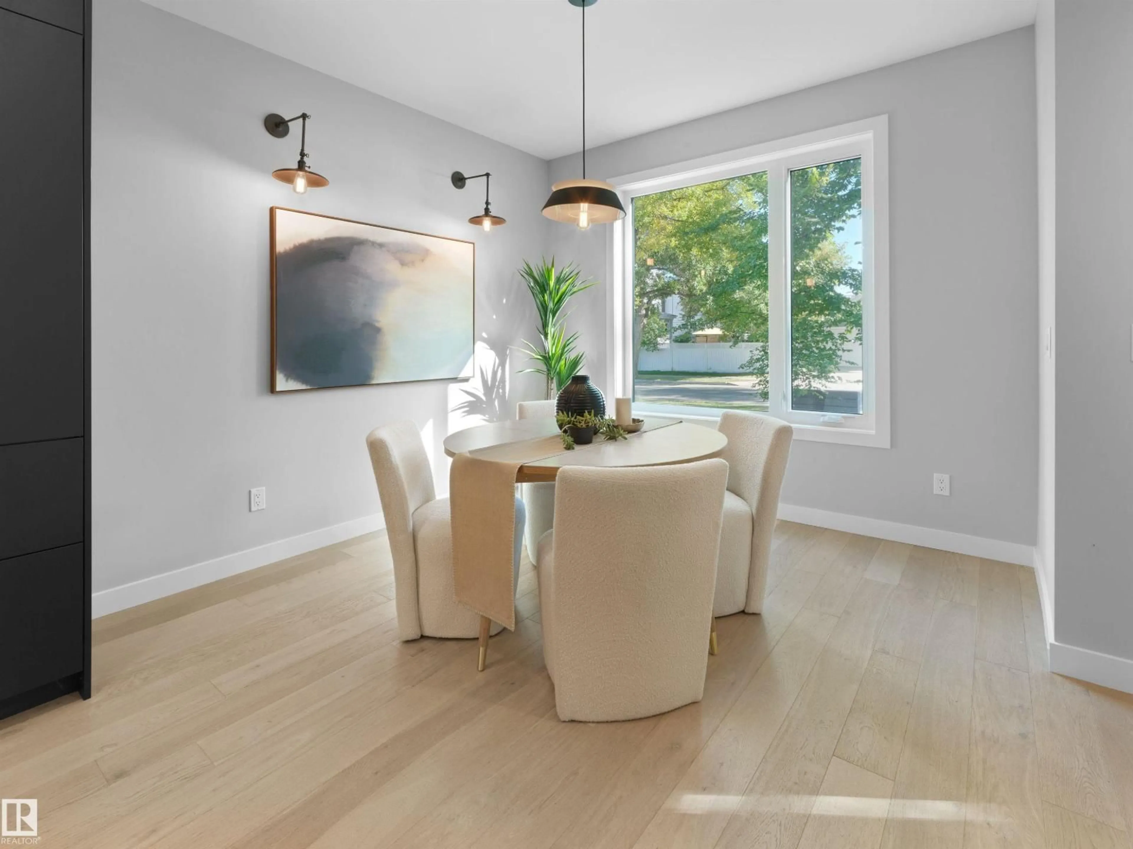 Dining room, wood/laminate floor for 9118 89 ST, Edmonton Alberta T6C3K9