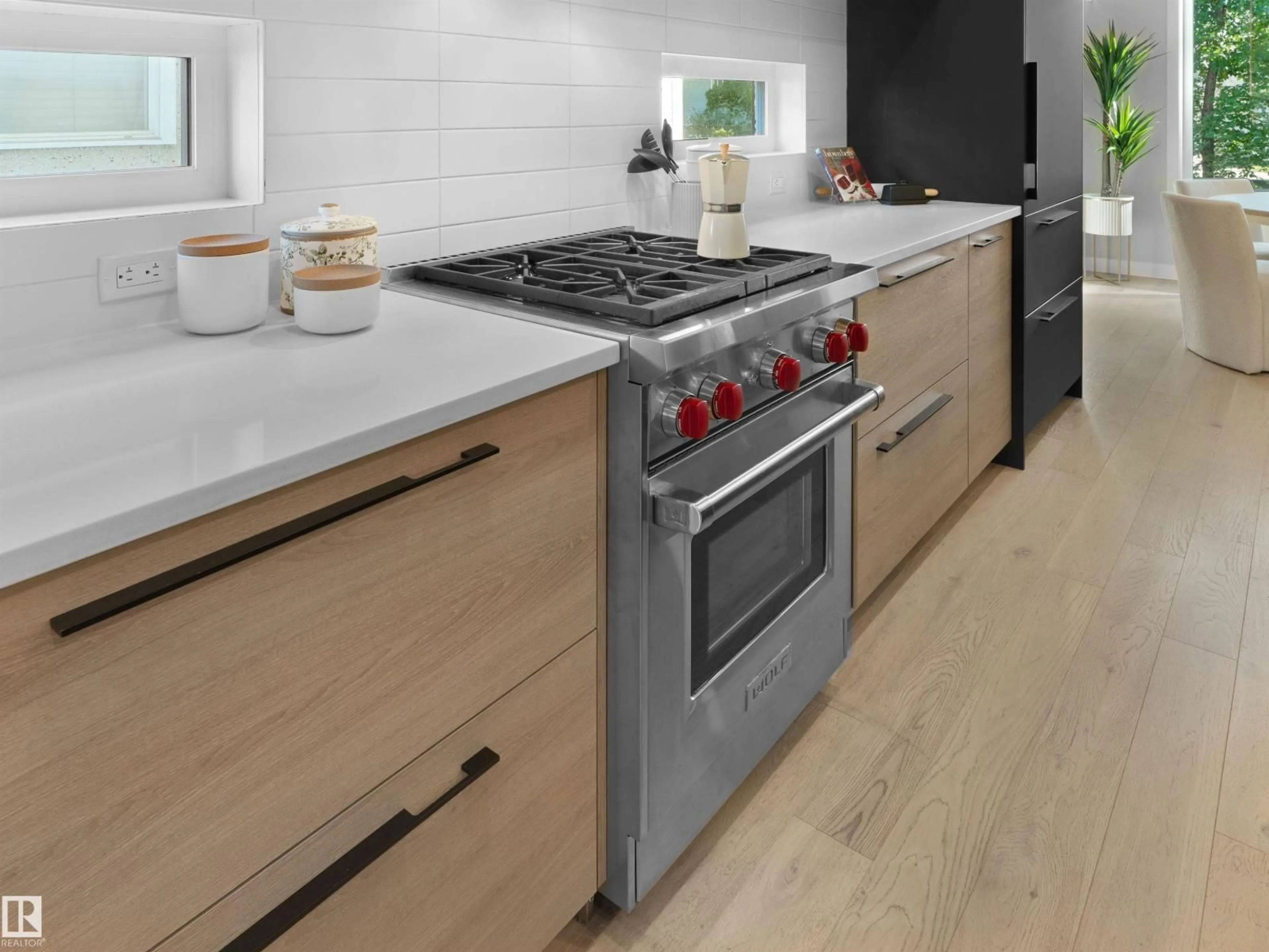 Contemporary kitchen, unknown for 9118 89 ST, Edmonton Alberta T6C3K9