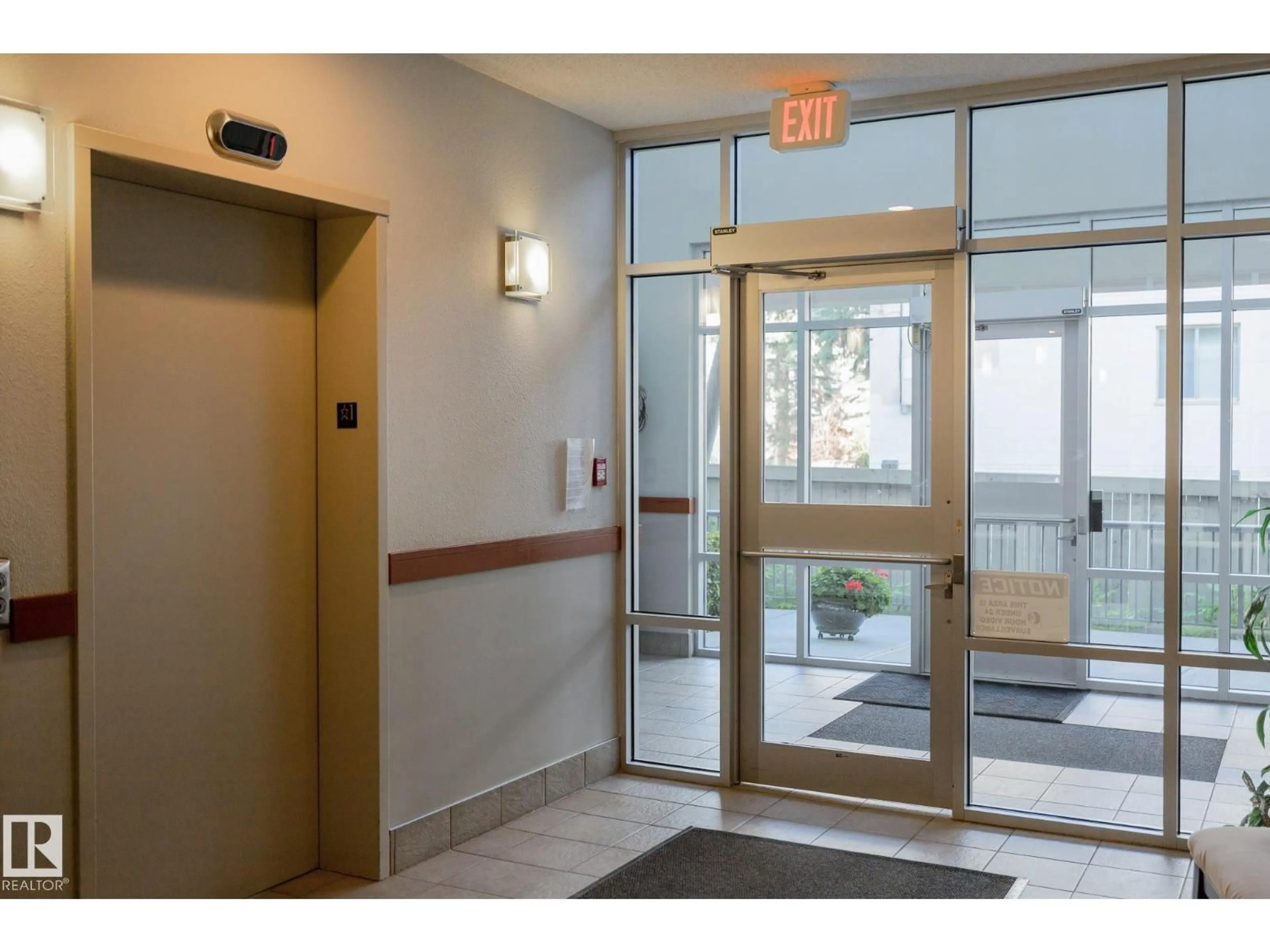 Indoor foyer for 101 - 11140 68 AV, Edmonton Alberta T6H2C2