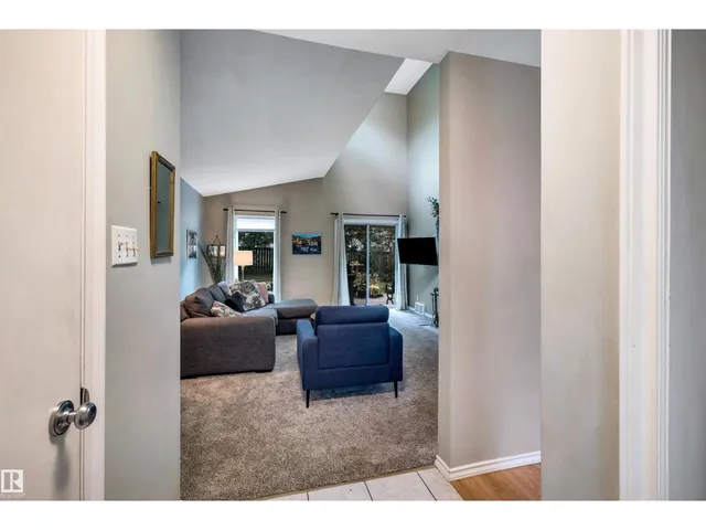 67 WOODLANDS RD, St. Albert 5