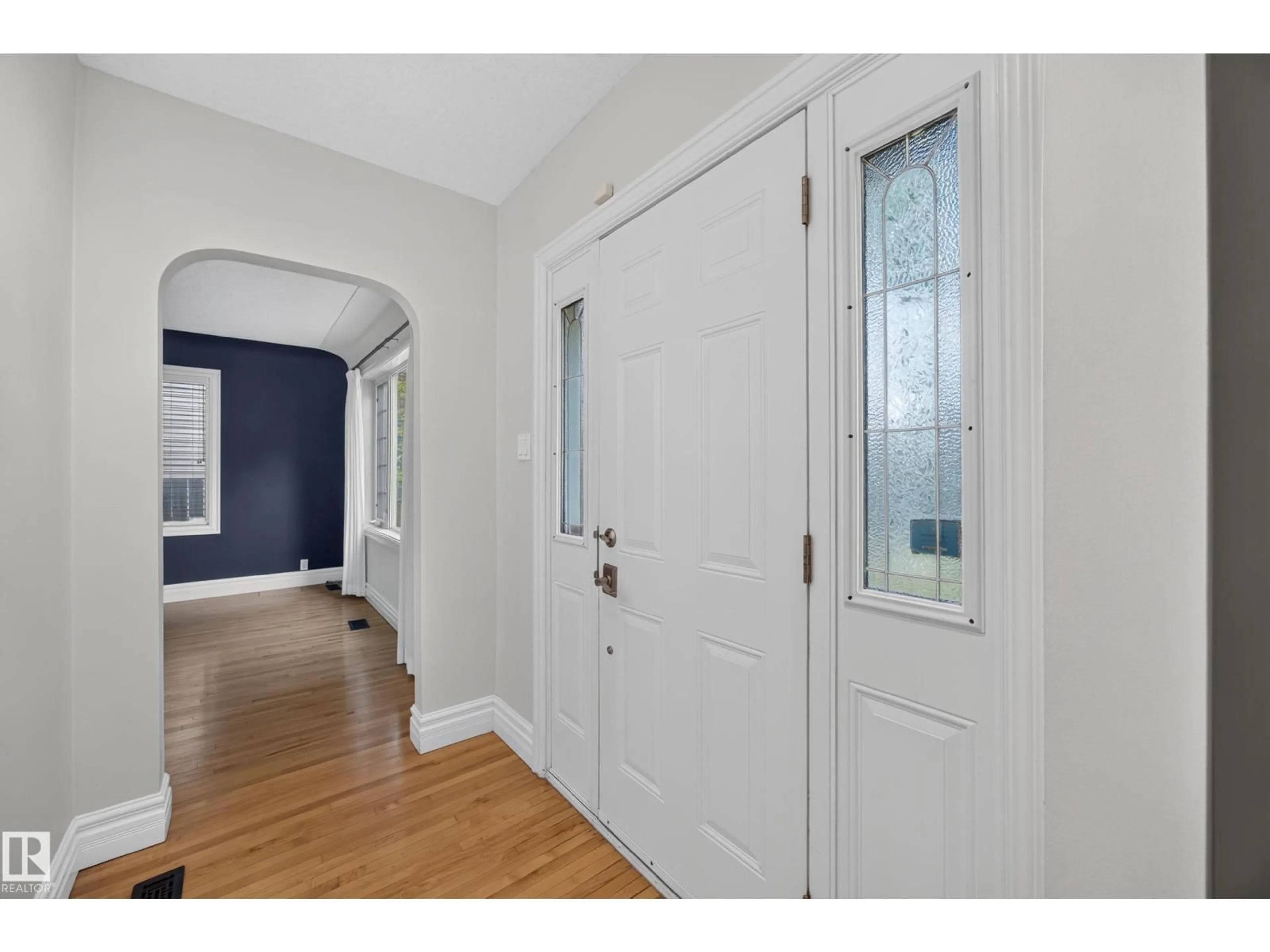 Indoor entryway for 9615 75 AV, Edmonton Alberta T6E1H7