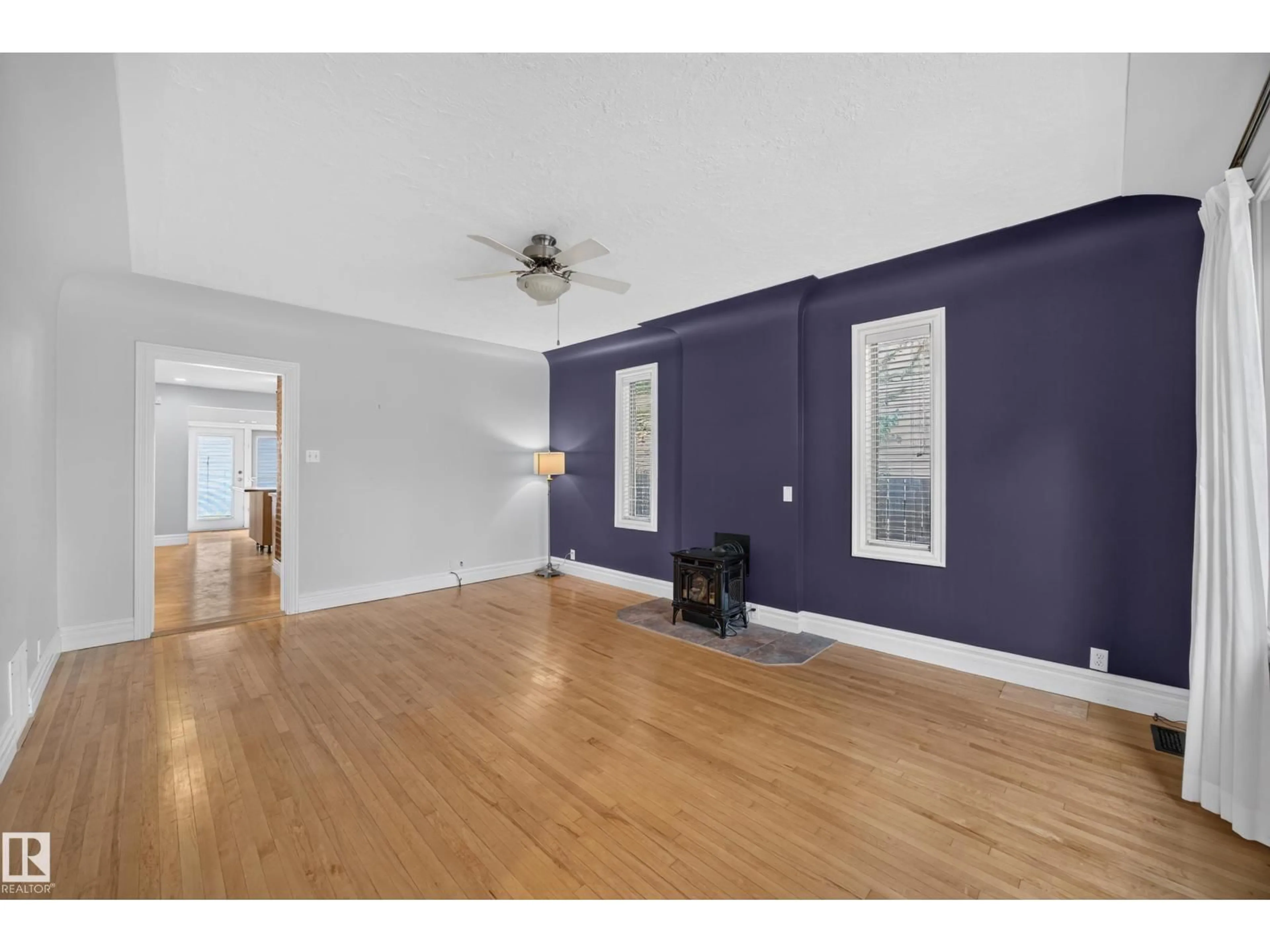 A pic of a room for 9615 75 AV, Edmonton Alberta T6E1H7