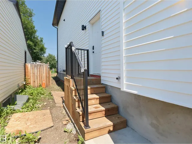 8136 77 AV, Edmonton 2
