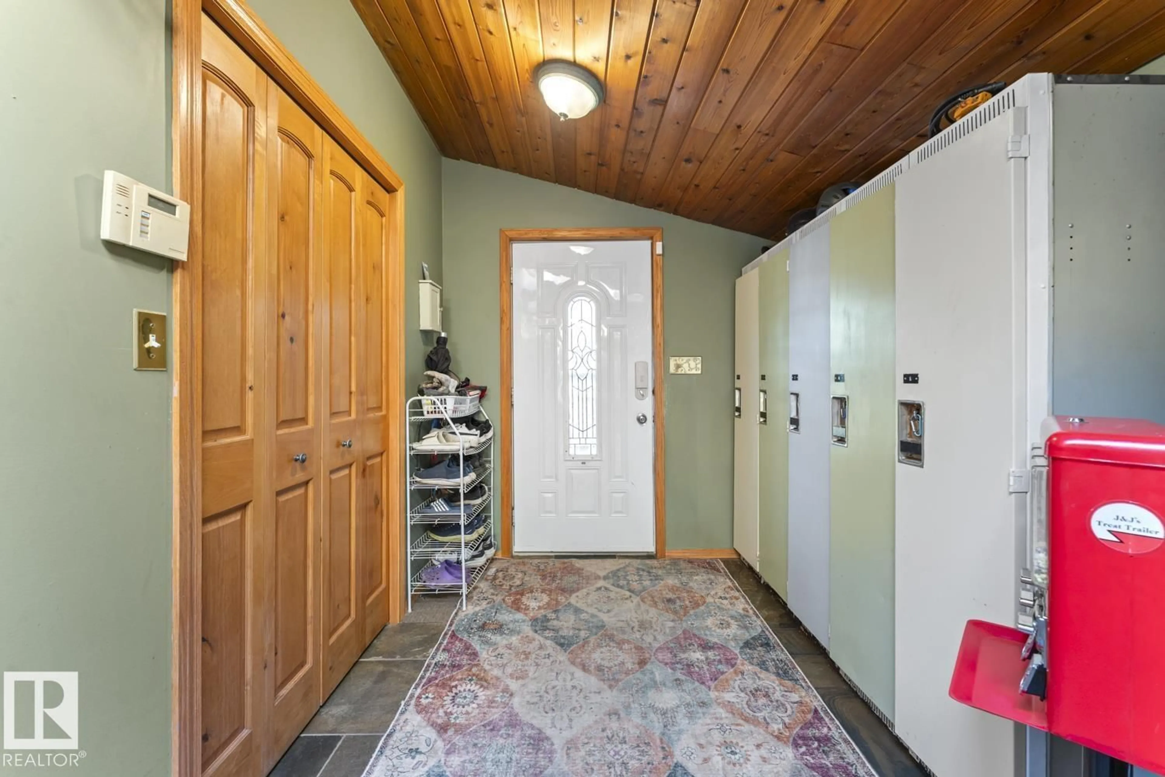 Indoor foyer for 421 RGE RD 465, Rural Bonnyville M.D. Alberta T9N2J6