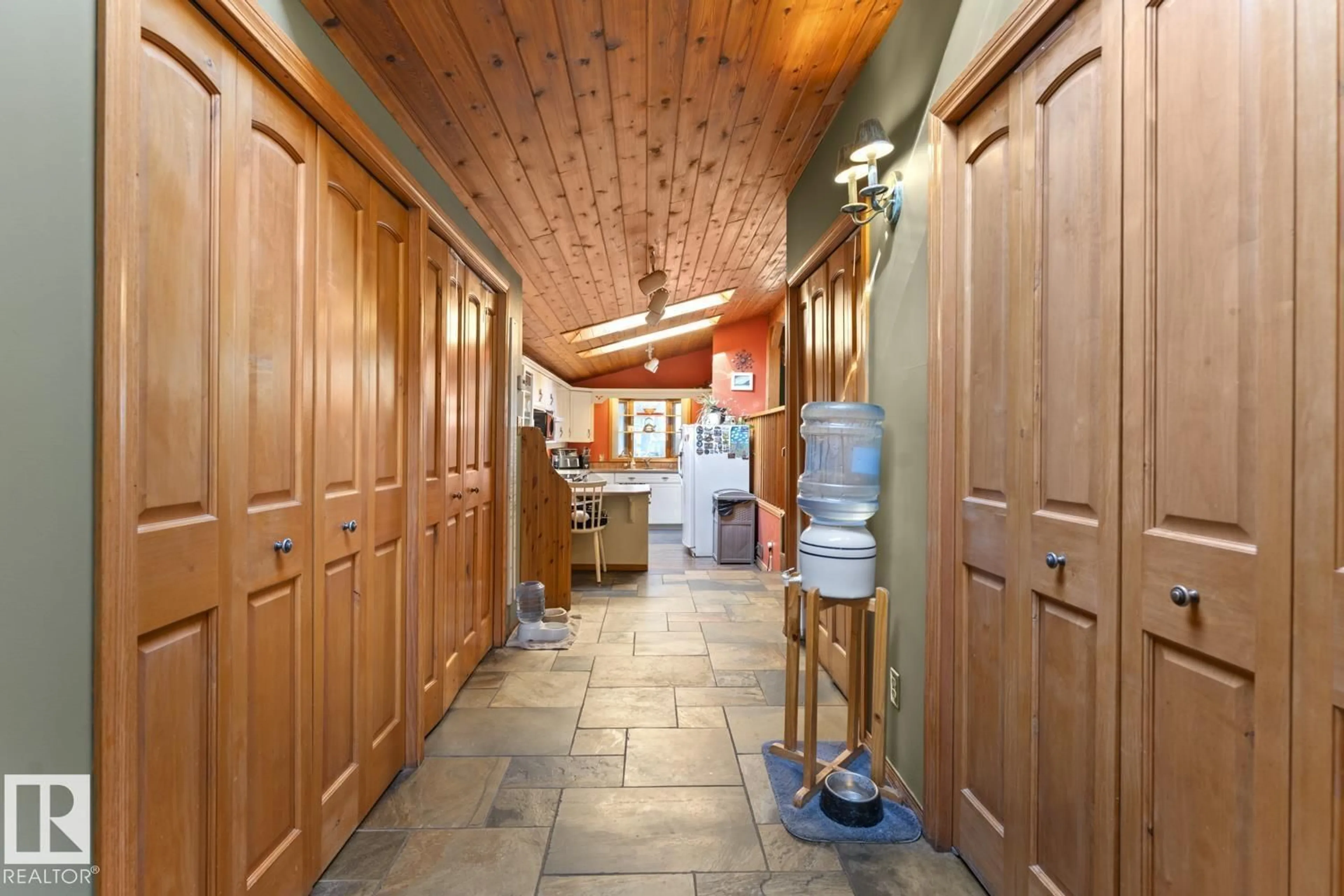 Indoor foyer for 421 RGE RD 465, Rural Bonnyville M.D. Alberta T9N2J6