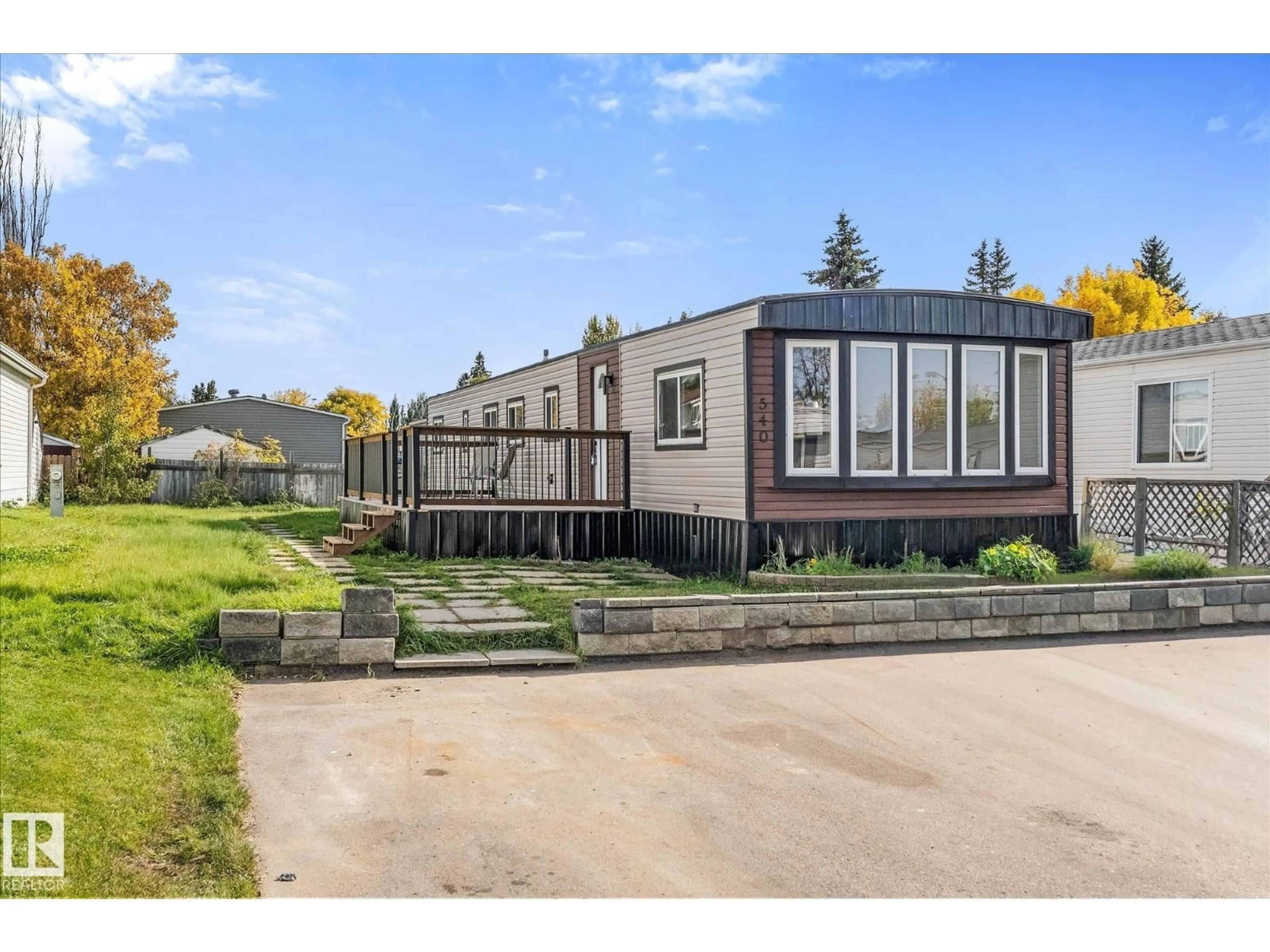 Home with vinyl exterior material, street for 53222 - 540 RANGE ROAD 272, Rural Parkland County Alberta T7X3P5