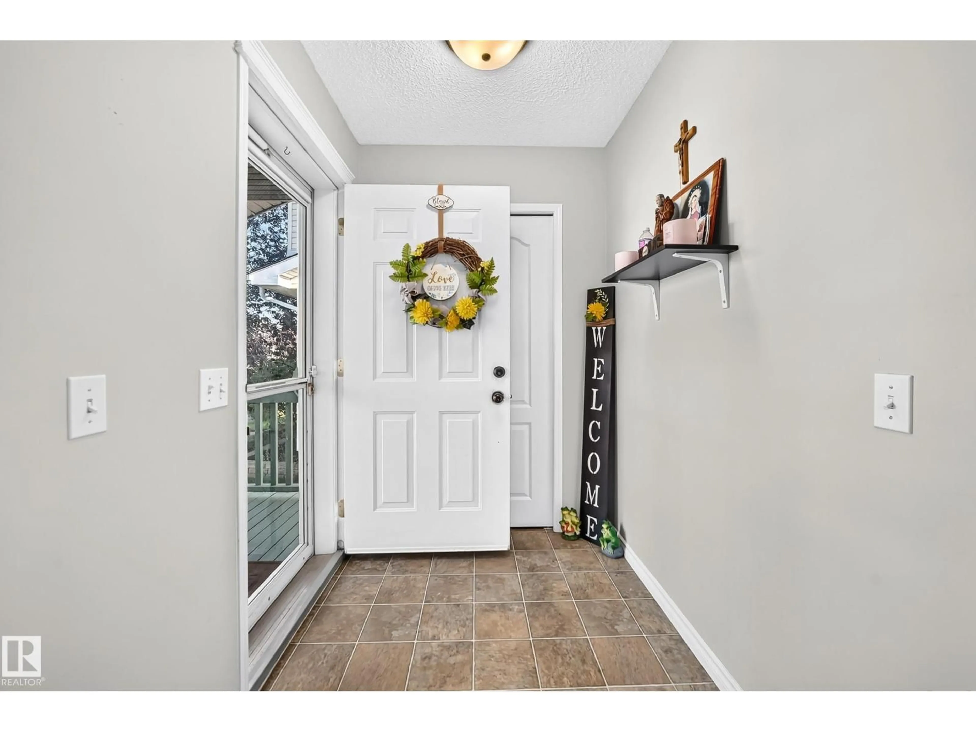 Indoor entryway for 80 BIRCHMONT DR, Leduc Alberta T9E8N6