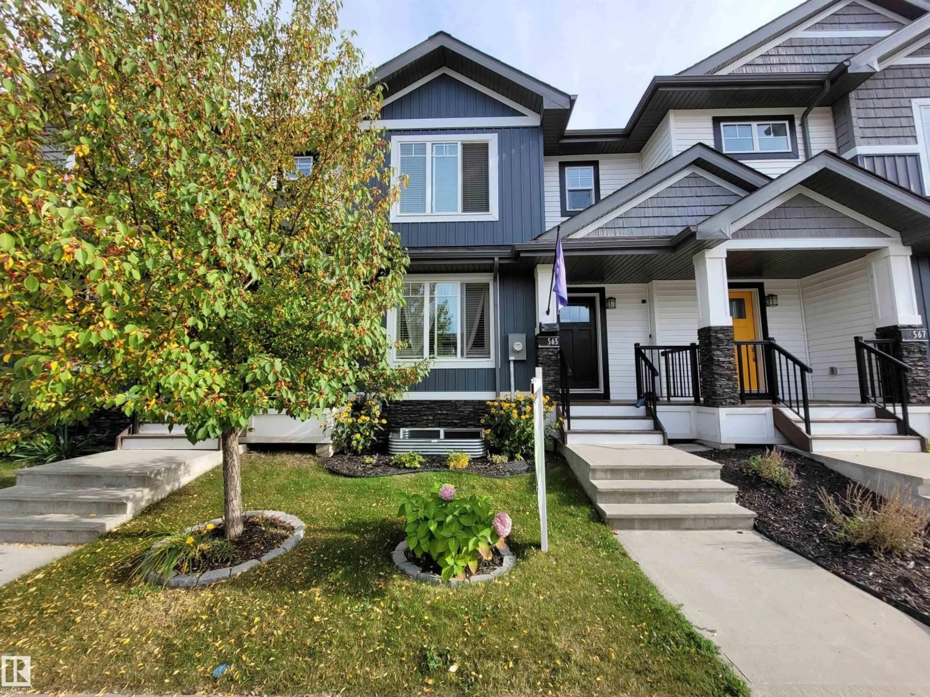 Home with vinyl exterior material, street for 565 CHAPPELLE DR, Edmonton Alberta T6W2B5