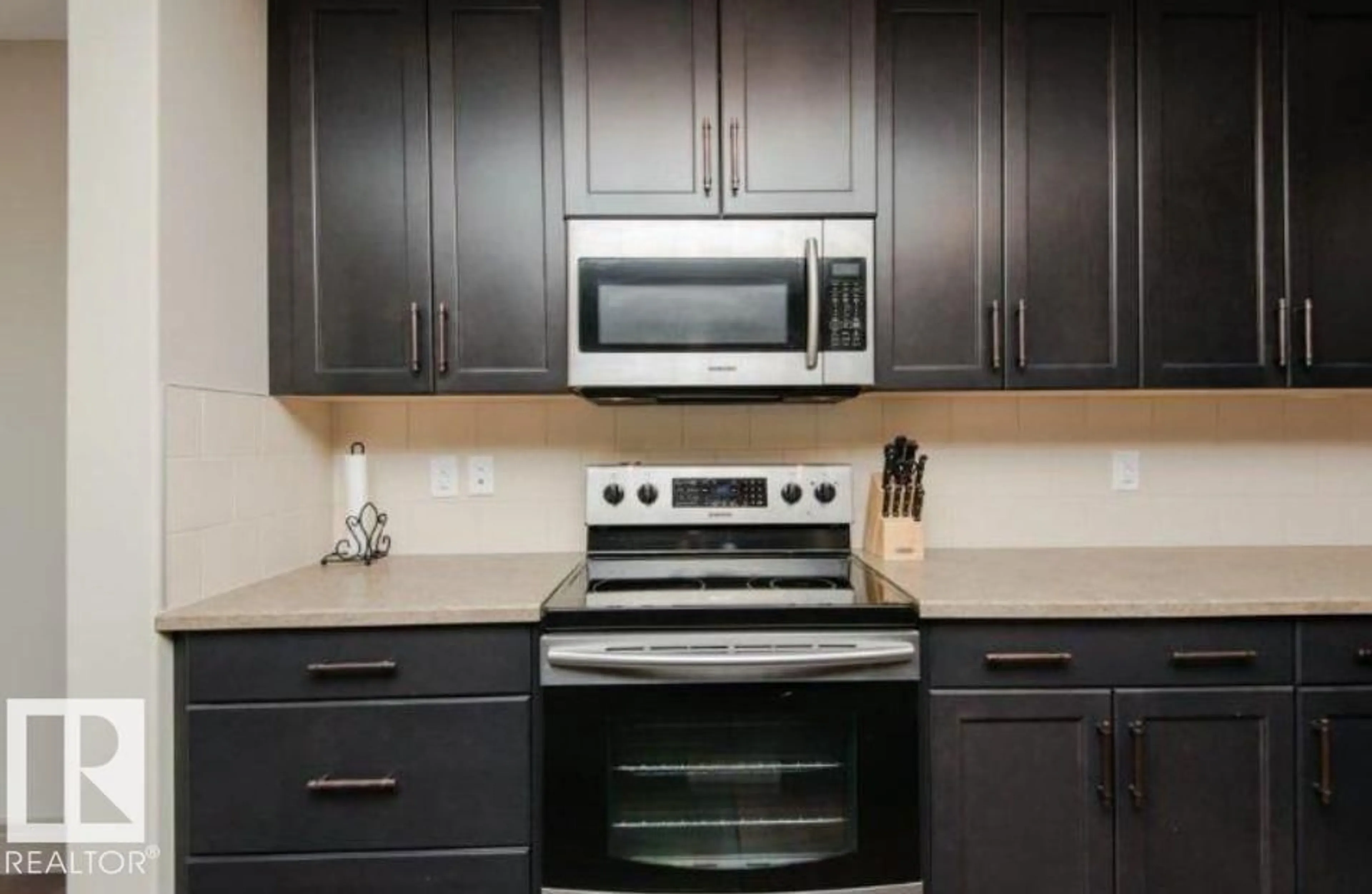 Standard kitchen, unknown for 7233 ARMOUR CR, Edmonton Alberta T6W2S1